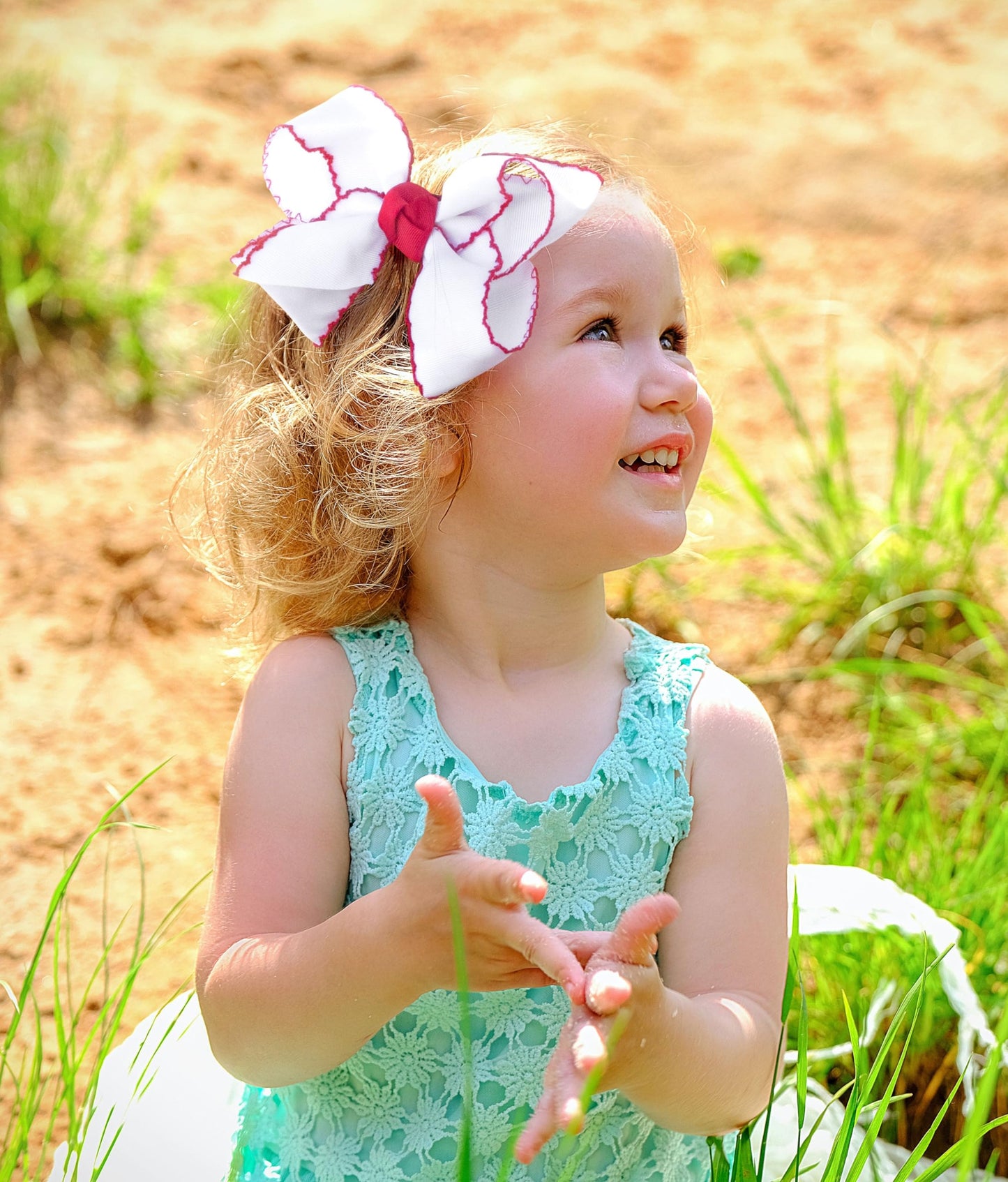 HAIRBOWS Girls' Grosgrain Moonstitch Hair Bow with a Knot Wrap Center on a Clip, All Ages and Hair Types, 6 Inch Bow, Navy w/White Trim