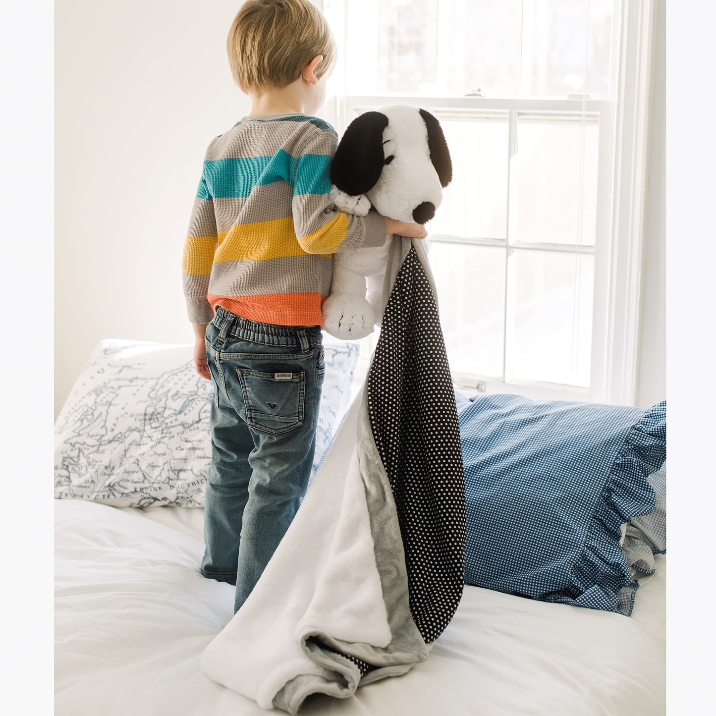 Animal Adventure®| Peanuts®| Snoopy Cuddle Bundle™| 2-in-1 10" Plush & 28"x 34"Blanket Bundle