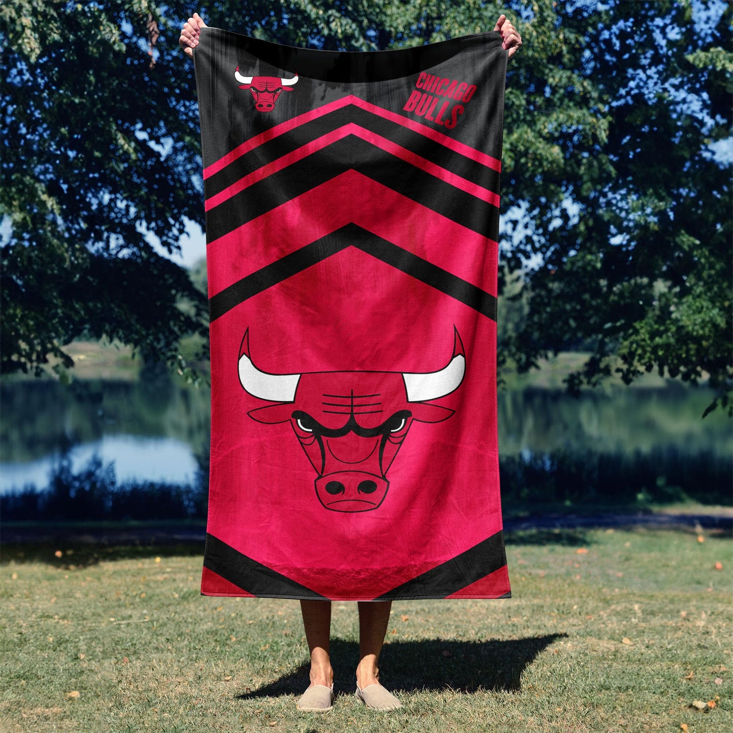 Northwest NBA Chicago Bulls “Shatter” Microfiber Beach Towel, Lightweight, Quick-Dry, Sand-Resistant, Ultra-Absorbent Pool & Travel Towel for Fans…