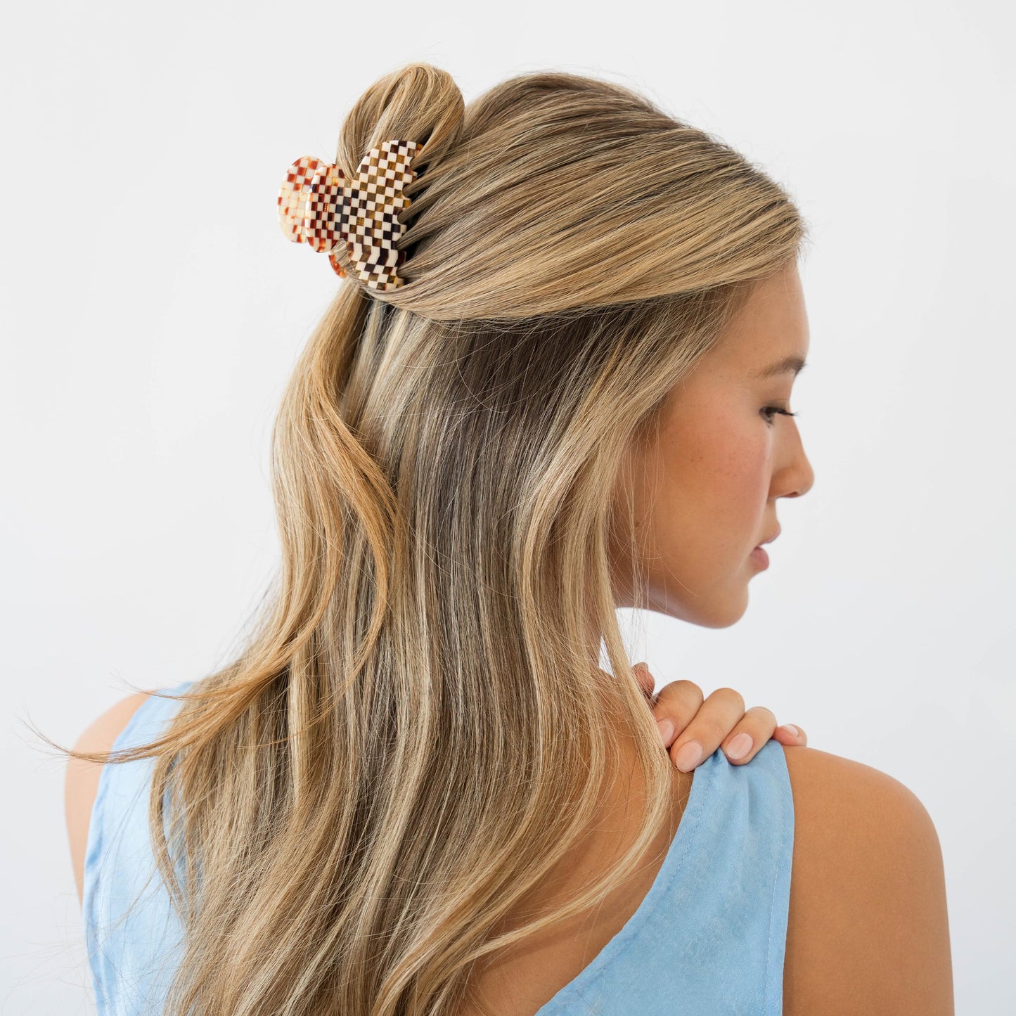 Small Designer Checkered Hair Clip for Women, France Luxe Sm Couture Claw Clip, Strong Grip, Lightweight Comfort, Damage-Free French Design, Ideal