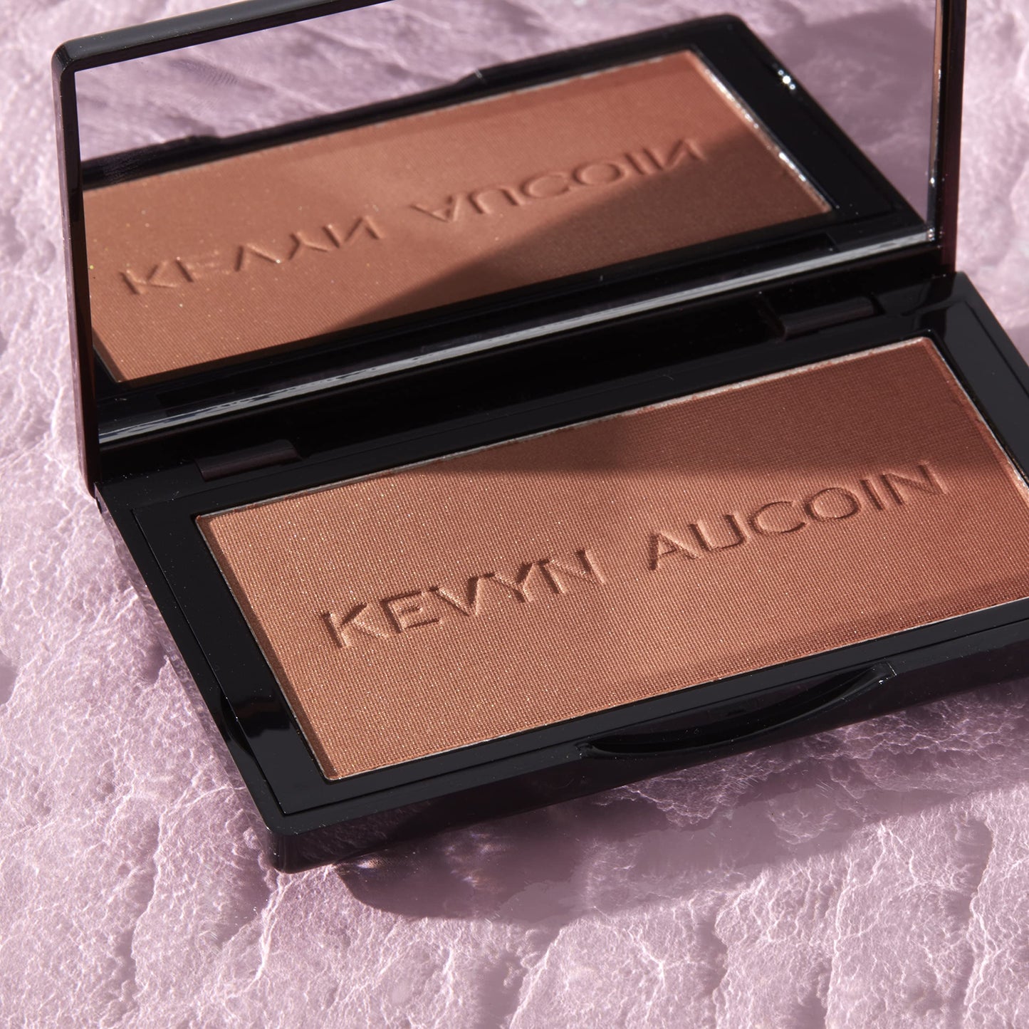 Kevyn Aucoin The Neo-Bronzer, Dusk Medium: 3 in 1 makeup palette. Highlighter, blush & bronzer in one smooth gradient makeup compact. Shimmer & matte