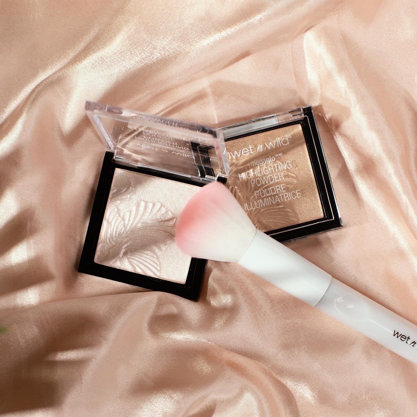 wet n wild MegaGlo Highlighting Powder Warm Gold Golden Flower Crown