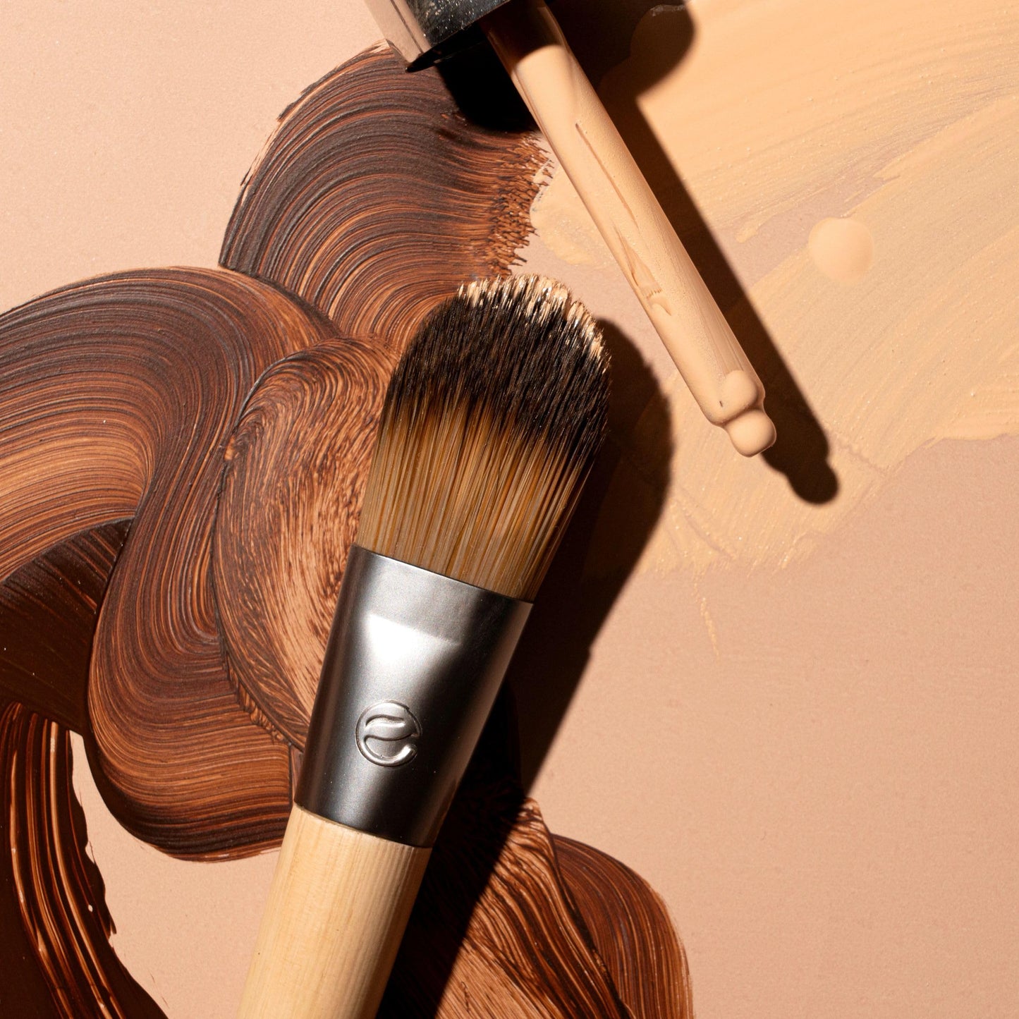 EcoTools Classic Foundation Face Brush, For Liquid, & Cream Foundation, Flat Foundation Brush, Makeup Brush For Natural Makeup, Buildable Coverage
