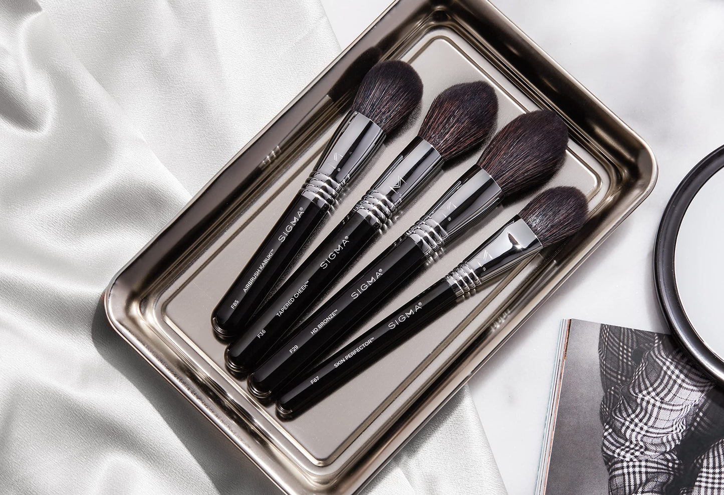 Sigma Beauty F29 HD Bronzer Brush - Tapered Makeup Brush with Ultra-Soft Synthetic Fibers for Flawless Application, Perfect for Bronzer, Setting