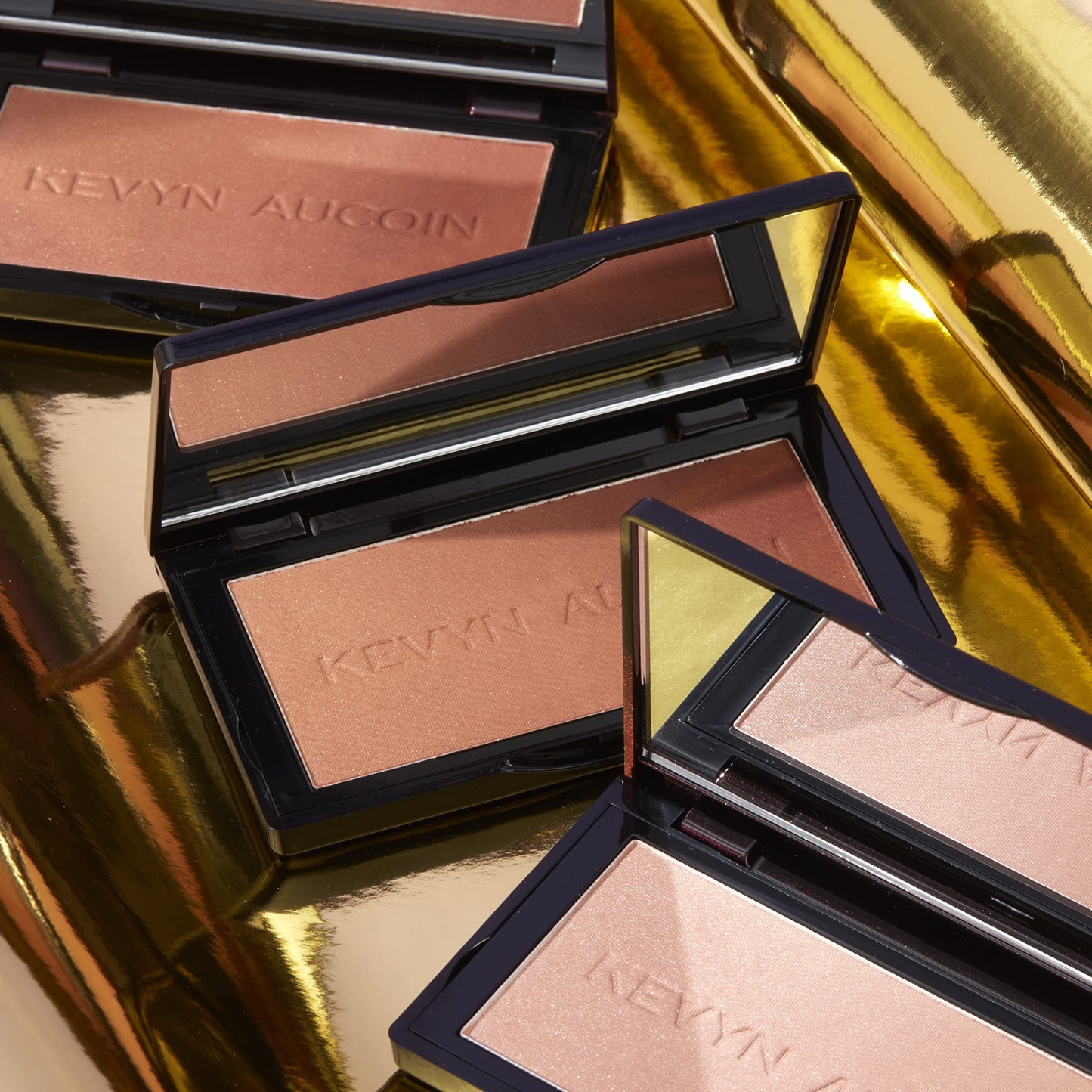Kevyn Aucoin The Neo-Bronzer, Dusk Medium: 3 in 1 makeup palette. Highlighter, blush & bronzer in one smooth gradient makeup compact. Shimmer & matte