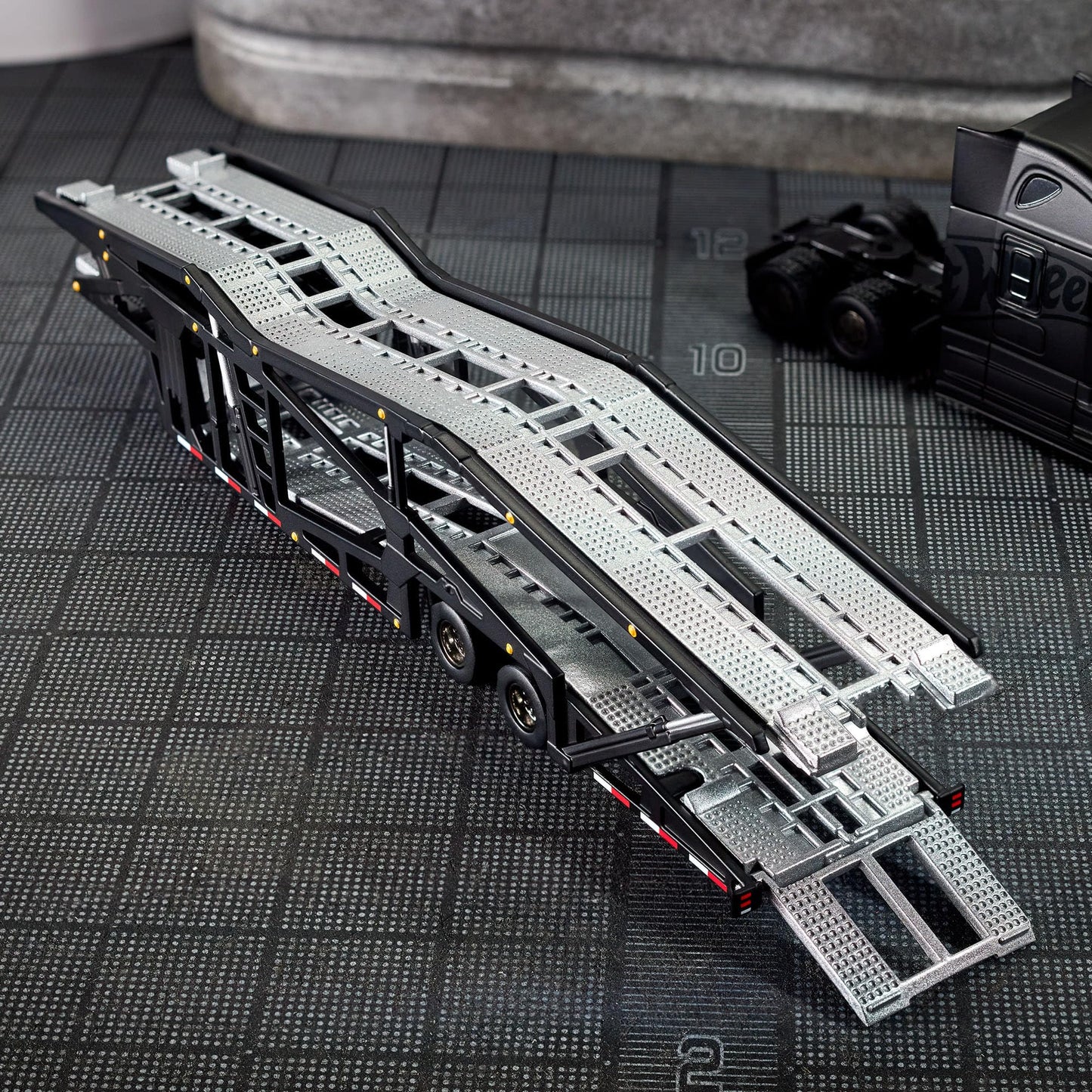 Hot Wheels Freightliner Cascadia Elite 64 Collectors