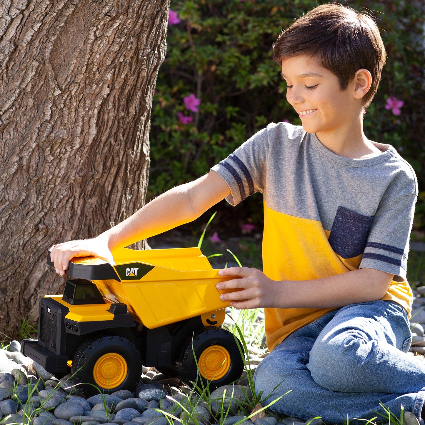 CAT Construction Real Steel Max Dump Truck 16" – Heavy-Duty Vehicle with Real Steel Body, Working Dump Bed & All-Terrain Wheels, Kids 3+