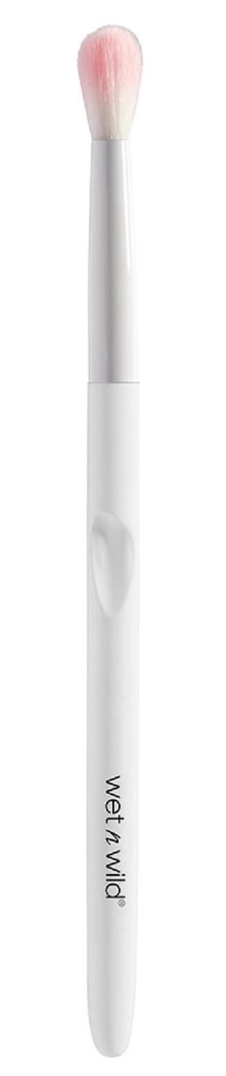 Wet 'n' Wild Makeup Brush, Crease Brush, Long-tipped, Tapered Brush that Flawlessly Picks Up Shadows to Apply to the Crease of the Eye, Easy-to-use