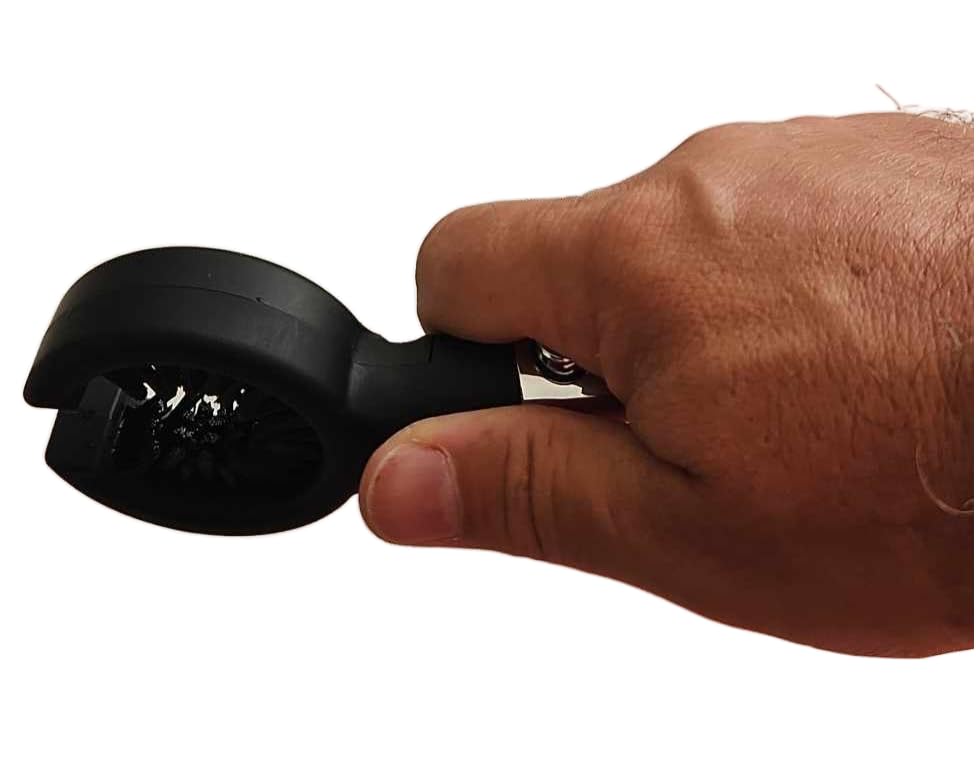 GripCaddie Golf Grip Cleaning Brush - Thumbnail 2