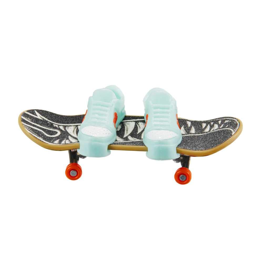 Hot Wheels Mattel Mini Skateboard with Shoes Assorted Models Multicolor (HGT60)