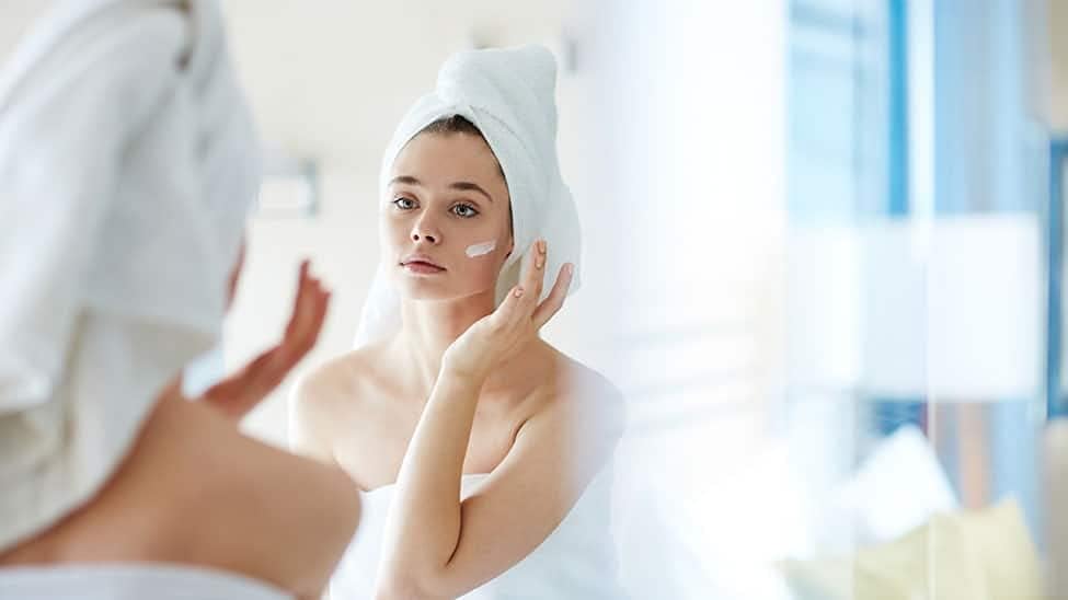 Mouson Face , Neck and Décolleté moisturizing Care Cream, with a lot of Moisture, Protects the Skin from Drying out, with long-lasting Moisture