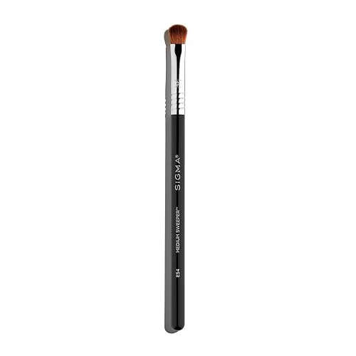 Sigma Beauty Professional E54 Medium Sweeper Brush - Professional Eyeshadow Brush for Controlled Lid Application, Packing on Metallic Shades