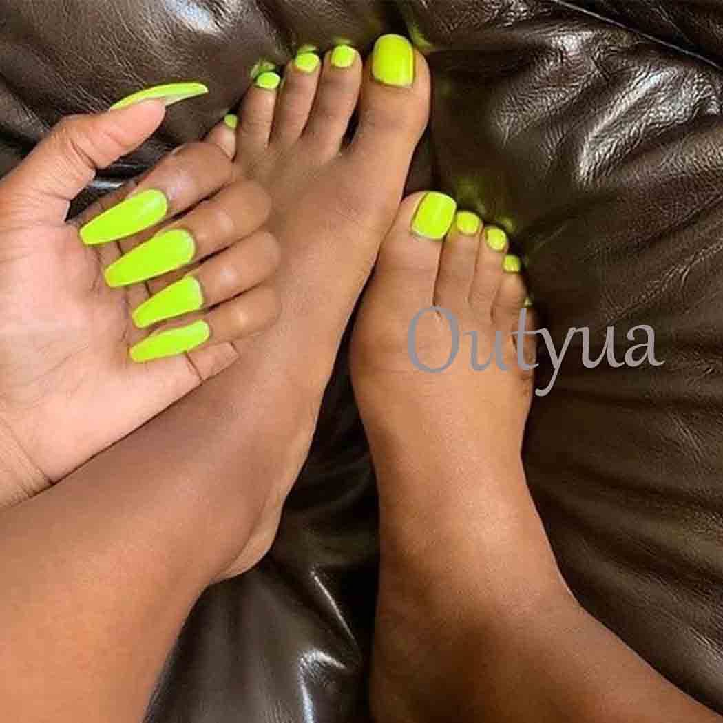 Outyua Solid Square Fake Toenails matte Press on Toe Nails Short Acrylic False Toes Nails Artificial Beach Full Cover Toenail for Women and Girls