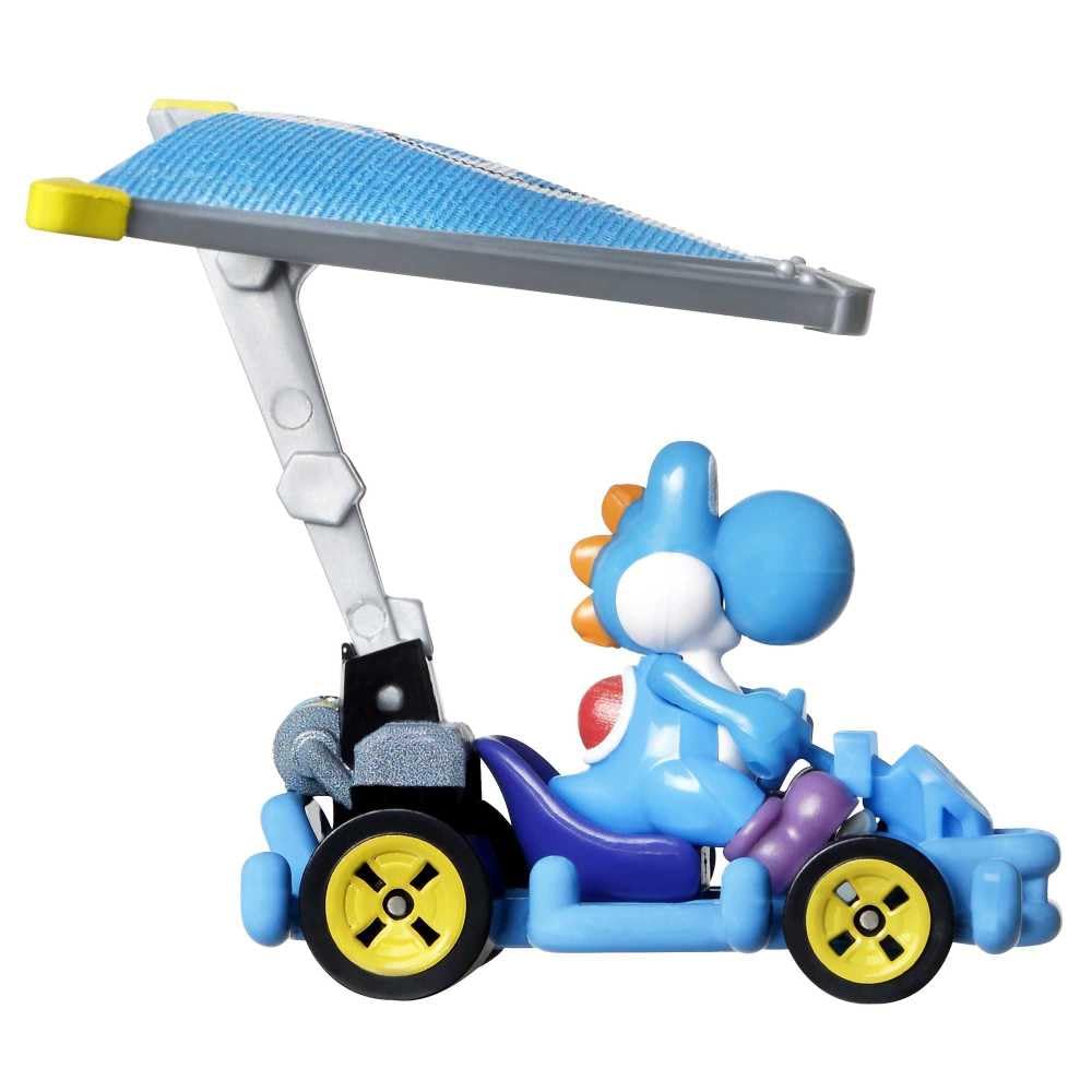 Hot Wheels Mario Kart 1:64 Scale Die-cast Light-Blue Yoshi in Pipe Frame Kart with Super Glider