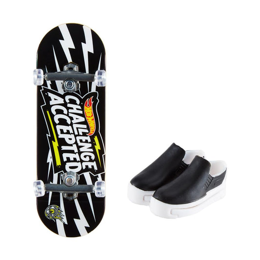 Hot Wheels Skate Board 28 Shoe 3 Toy Vehicle for Children Ages 5 and Up