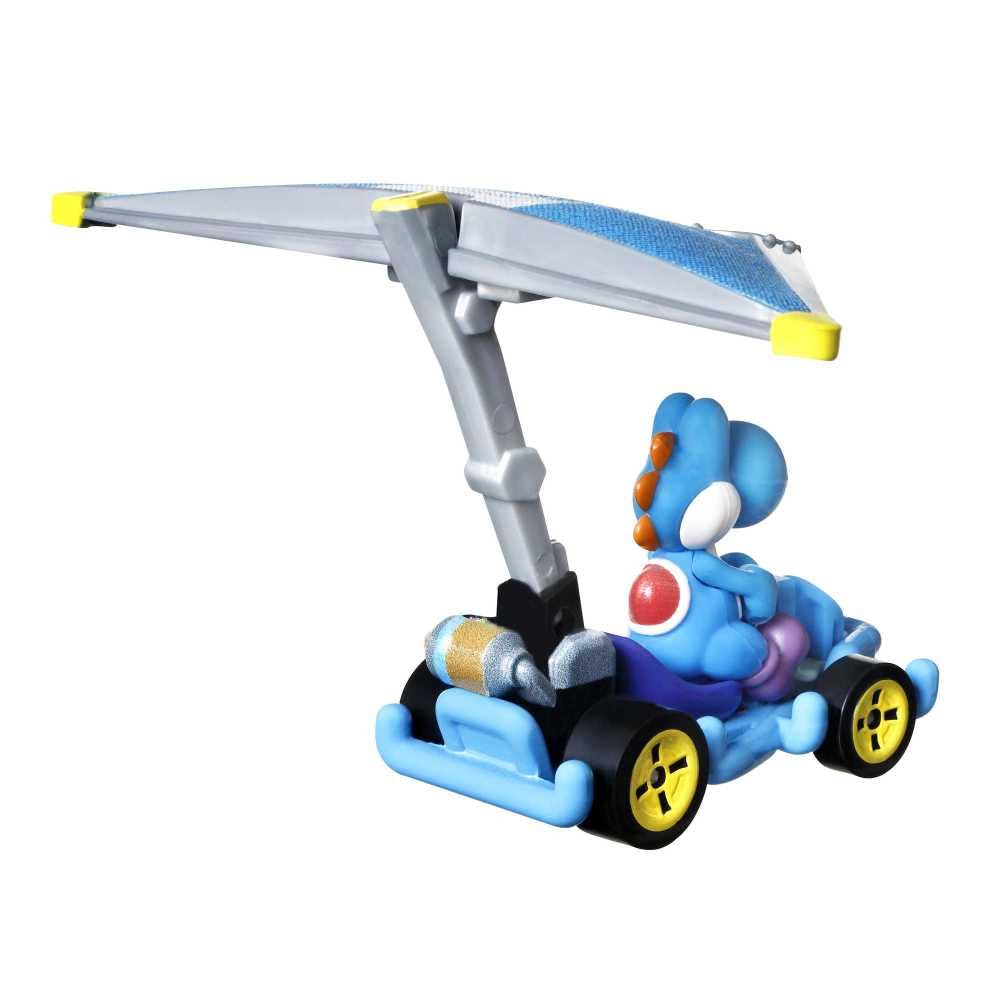 Hot Wheels Mario Kart 1:64 Scale Die-cast Light-Blue Yoshi in Pipe Frame Kart with Super Glider