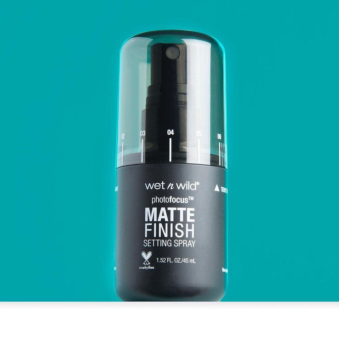 wet n wild Photo Focus Setting Mist, Up to 24HR Wear, Lightweight & Nourishing Aloe Formula Suitable for All Skin Types, Cruelty-Free & Vegan - Matte