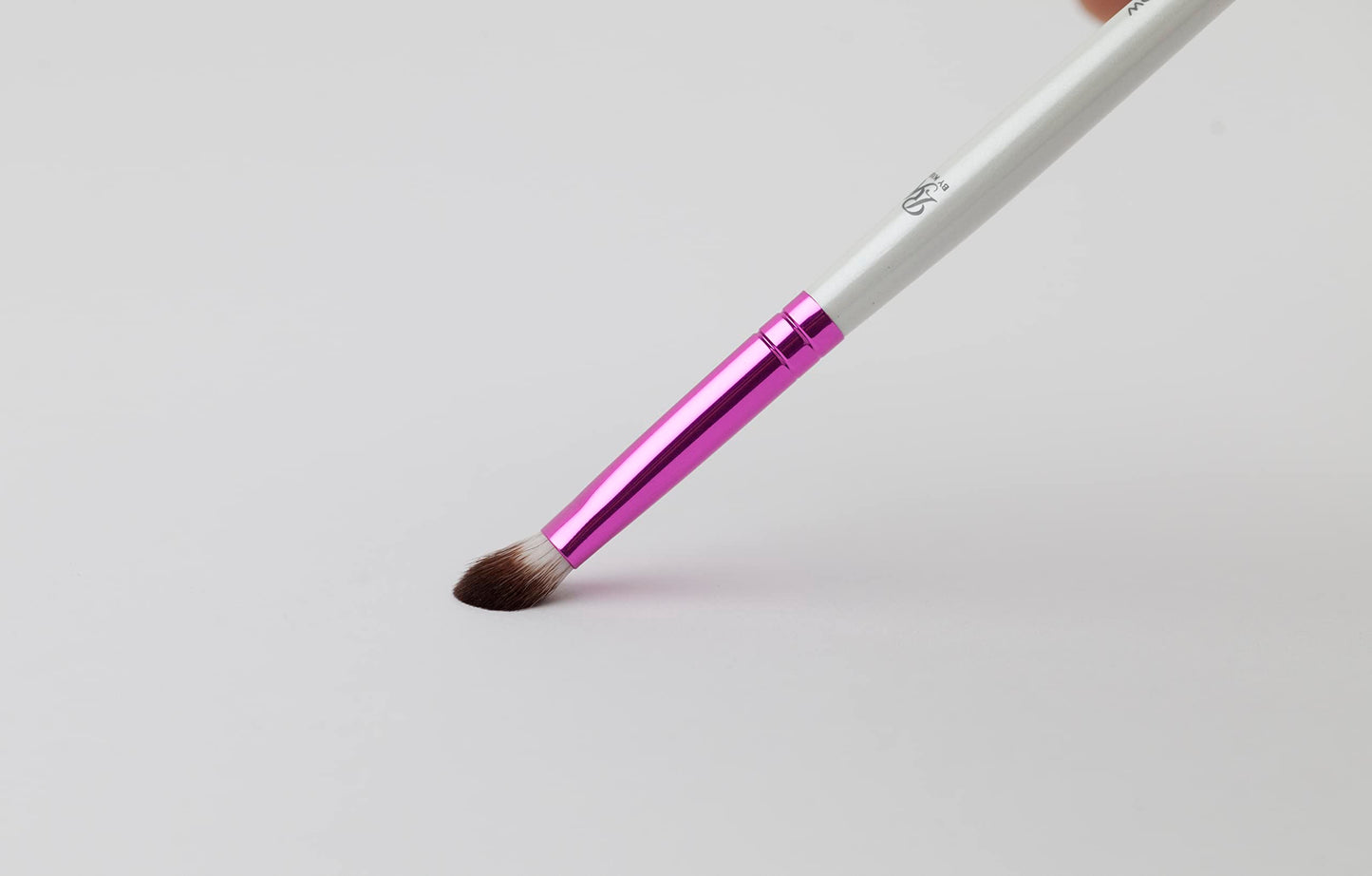 KISS Ruby Kisses Premium Small Eyeshadow Cosmetic Brush, Professional Quality Cruelty Free Make-Up Tool with Soft 100% Synthetic Bristles