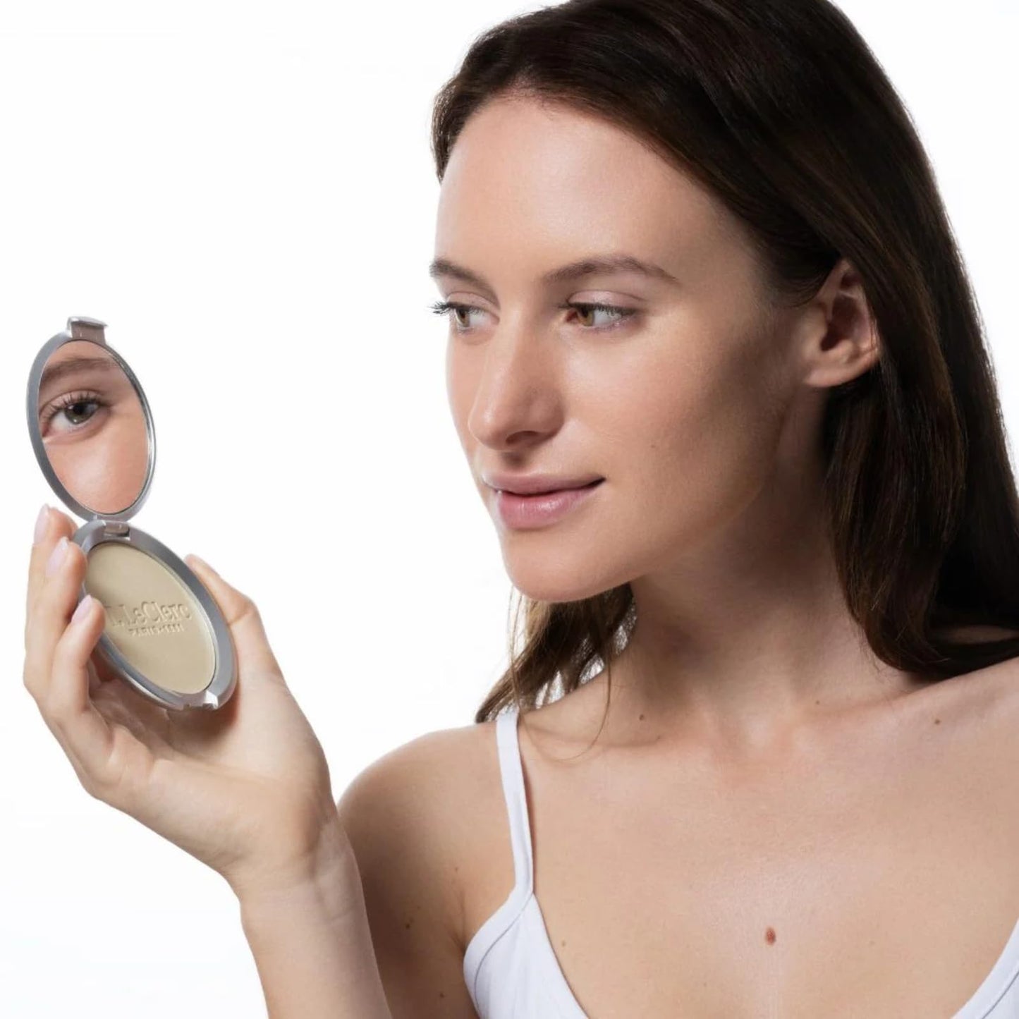 T. Leclerc Compact Pressed Powder - Super-Blendable Face Makeup Longwear Portable Matte Finish for Radiant Natural Medium to Full Coverage Airbrushing