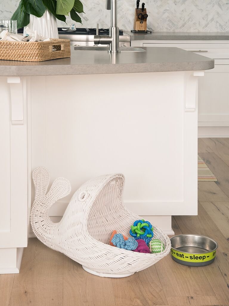 KOUBOO Rattan Whale Storage Basket, Wicker Storage Bin, Whale shaped, Bedroom Basket, Ocean Themed Basket, Home Organizer, White