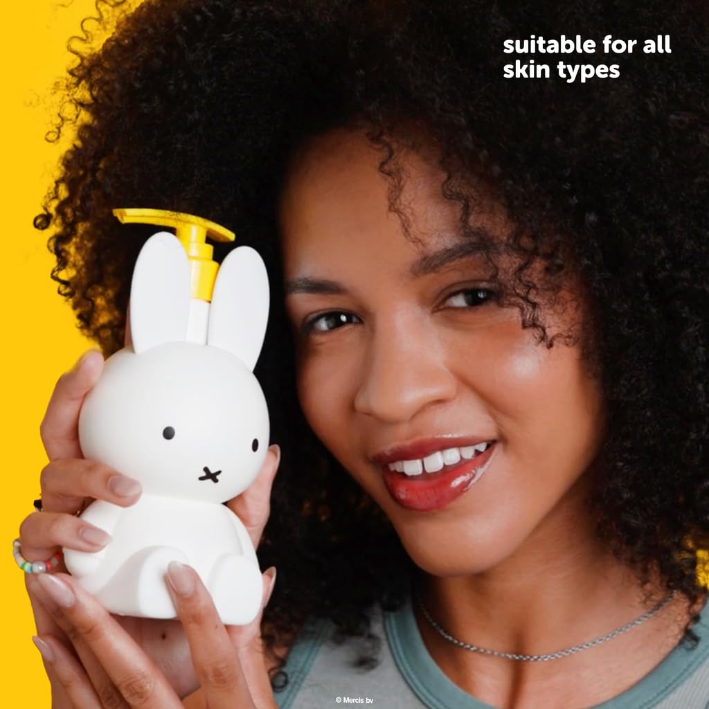 The Crme Shop Miffy Sweet Wonder Shower Gel, Body Wash with Hydrating and Nourishing Hyaluronic Acid and Vitamin C, Miffy Pump Bottle, Strawberries