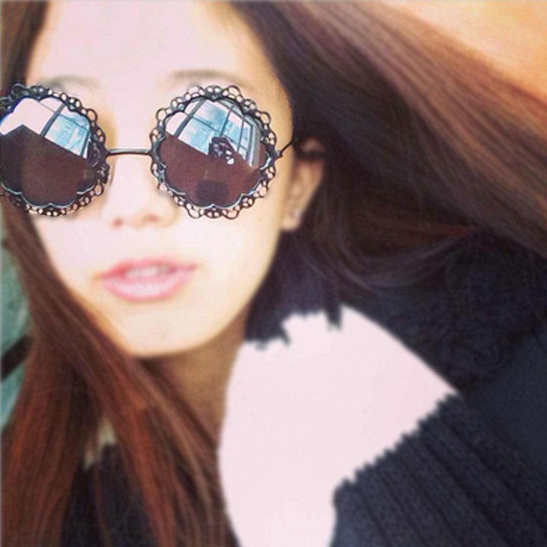 Mily Womens Vintage Hollow Lace Metal Flower Frame Round Sunglasses from (black)