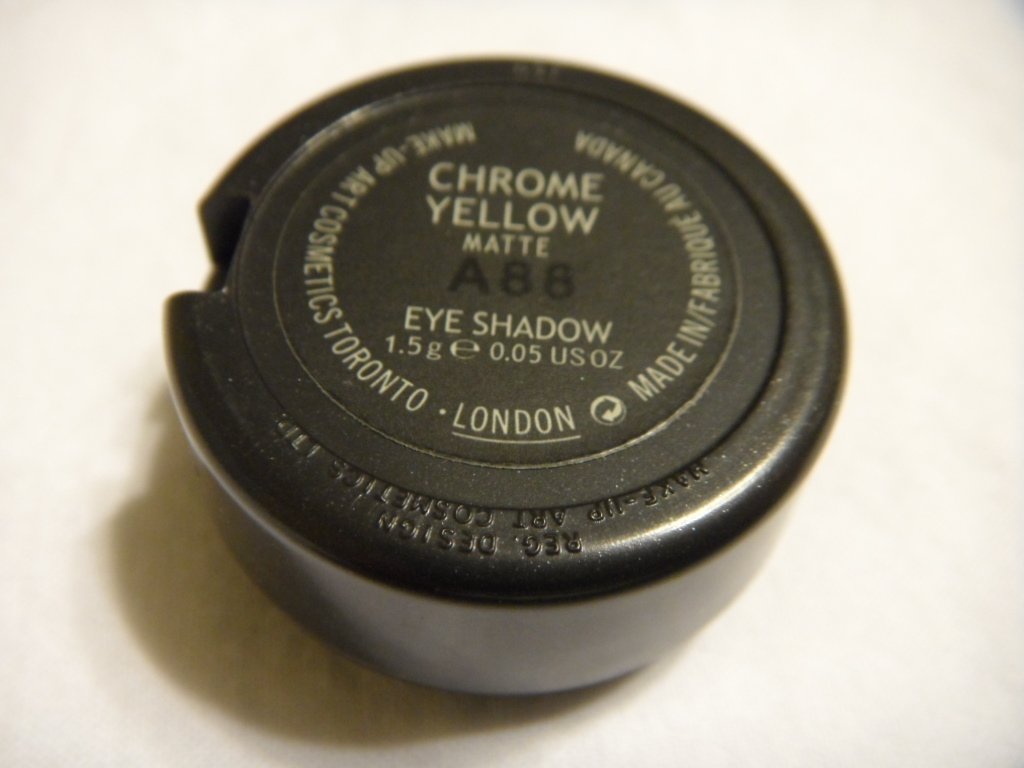 MAC Eye Shadow Matte Chrome Yellow