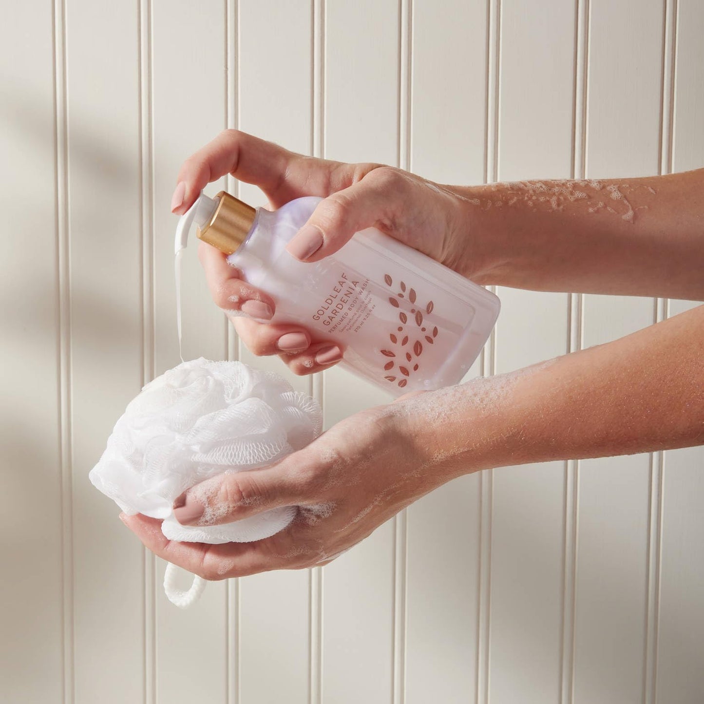 Thymes Moisturizing Body Wash with Pump - Body Soap - Bath Products - Skin Care - Liquid Soap with Notes of Gardenia, Rose, Jasmine, Amber, Patchouli