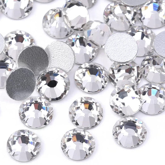 qiipii 400pcs SS30 Crystal White Nail Flatback Rhinestones Bulk Nail Art 6.1mm Round Glass Gems Beads Stones Diamonds for Eye Makeup Nail Decoration