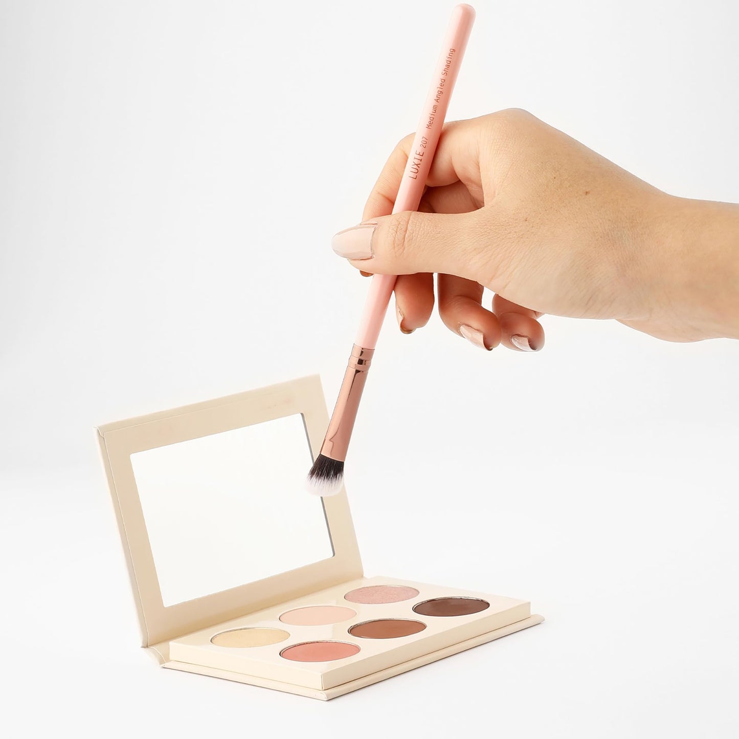 Luxie Rose Gold Medium Angled Shading Brush 207 - Makeup Brush for Highlighting, Defining Crease, and Blending Eyeshadow - Eyeshadow Applicator - 1 pc