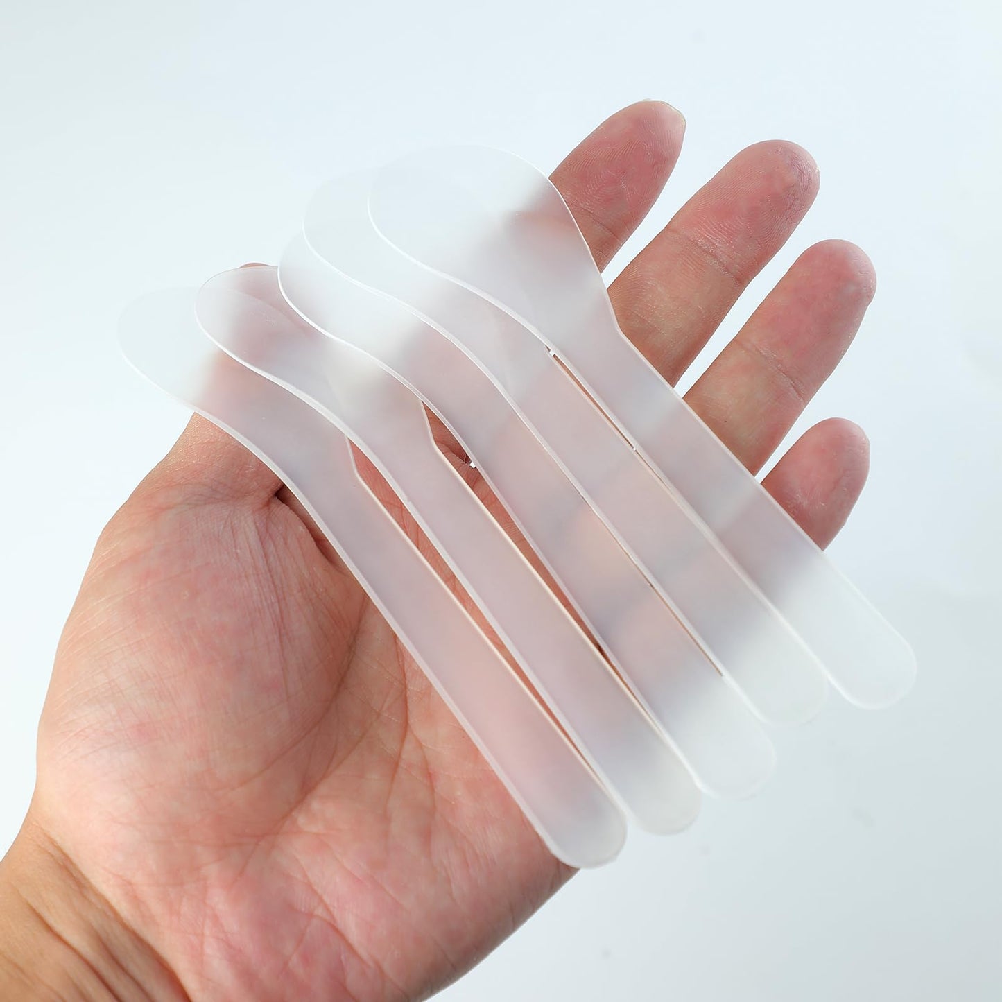 Senkary 200 Pack Large Cosmetic Spatulas 5 Inch Plastic Makeup Spatulas Disposable Facial Skincare Face Mask Applicators (Translucent)