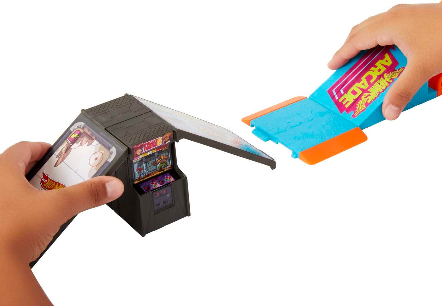 Hot Wheels Skate Arcade Skatepark Playset, Includes Exclusive Tony Hawk-Designed Fingerboard and 1 Pair of Removable Skate Shoes for Kids