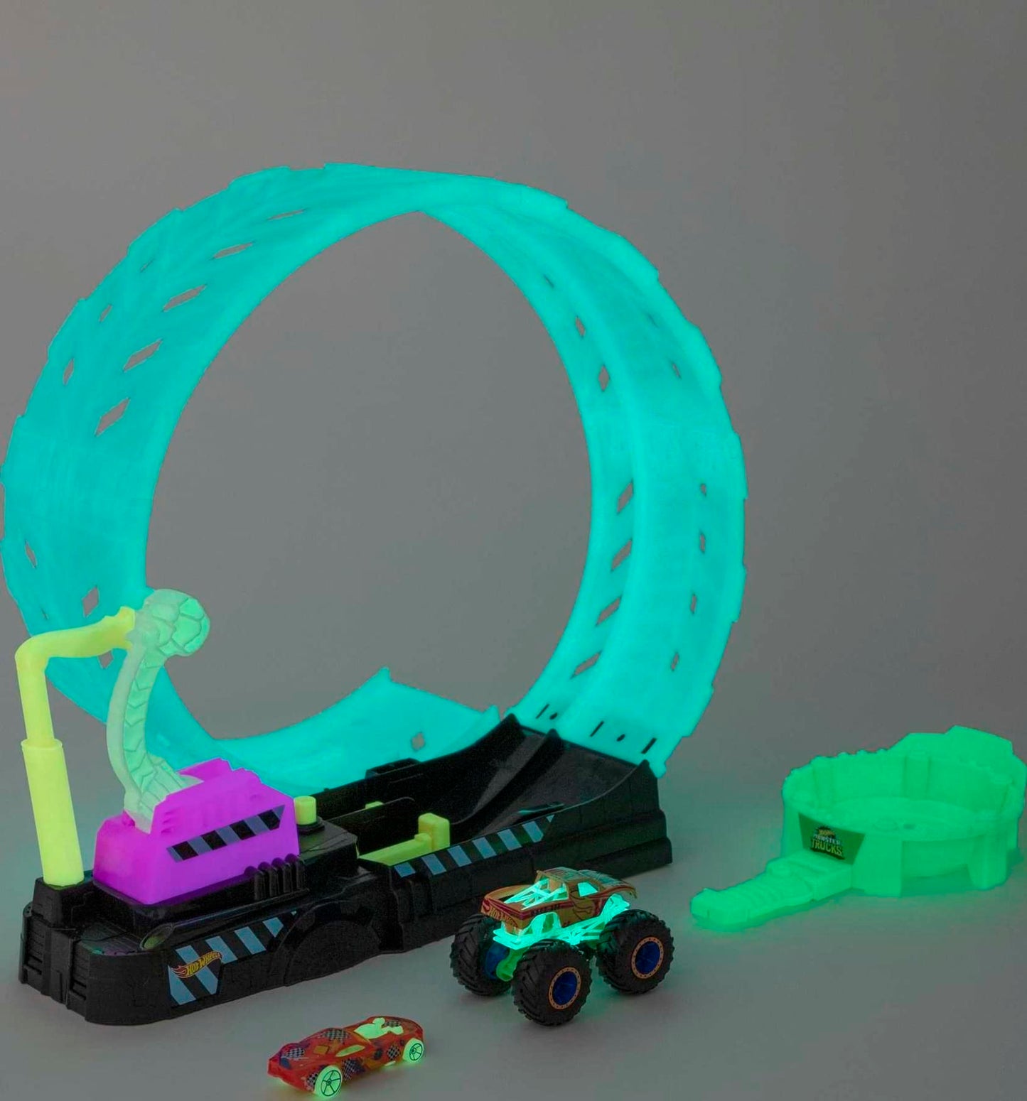 Hot Wheels Monster Trucks Glow in The Dark Epic Loop Challenge Playset with Launcher, Ramp & Giant Loop, Includes 1:64 Scale Die-Cast Toy Truck & Car