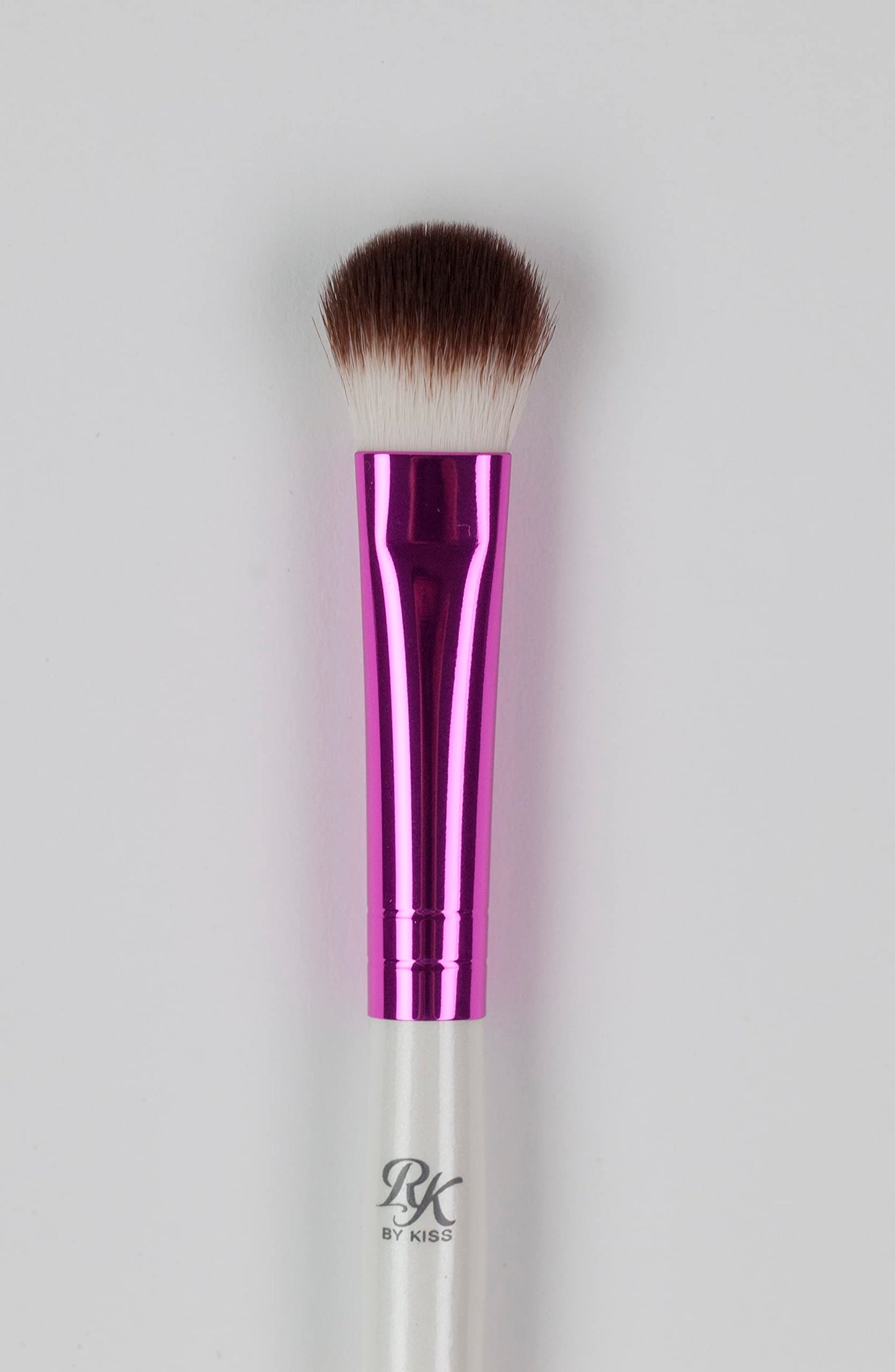KISS Ruby Kisses Premium Large Eyeshadow Cosmetic Brush, Professional Quality Cruelty Free Make-Up Tool with Soft 100% Synthetic Bristles