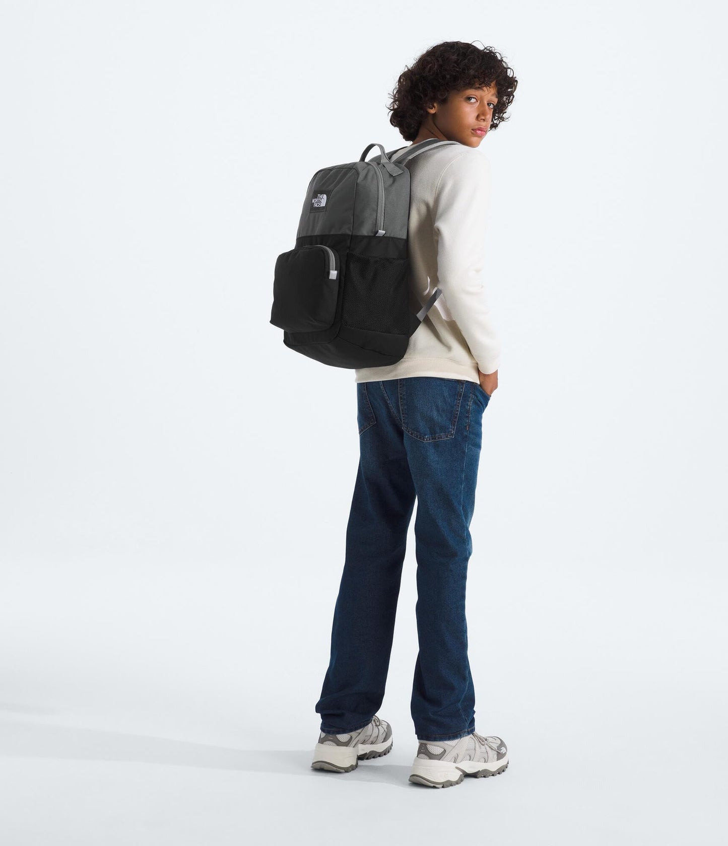 The North Face Teen Chuckwalla Daypack - Travel Backpack, 16" Laptop Sleeve, Reflective Safety Details, Adjustable Strap, Anthracite Grey/TNF Black, One Size