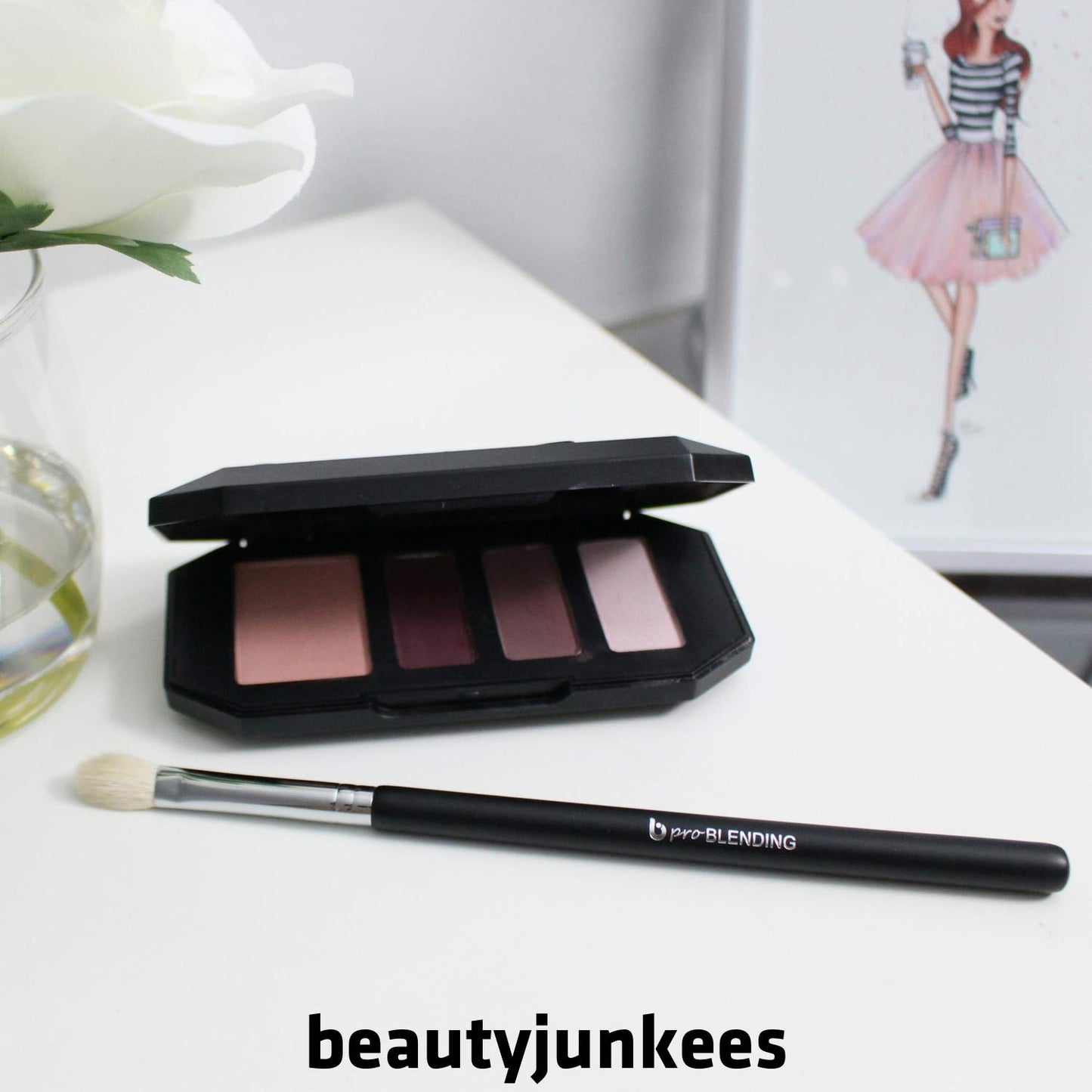 Tapered Blending Eyeshadow Makeup Brush - Beauty Junkees Professional Eye Shadow Blender Make Up Brush, Soft Firm Natural Hair Bristles for Precision