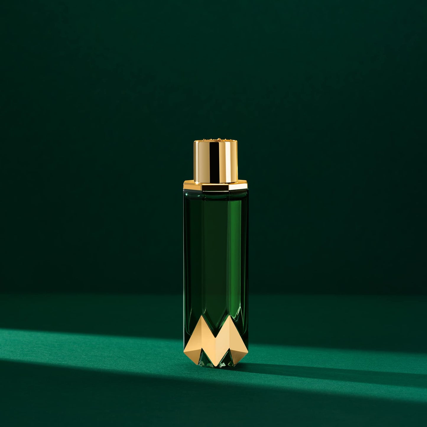 ROYALTY BY MALUMA Jade from - Perfume for Women - Sweet, Fruity, and Floral Scent - Opens with Notes of Bergamot and Black Currant - Perfect for Date