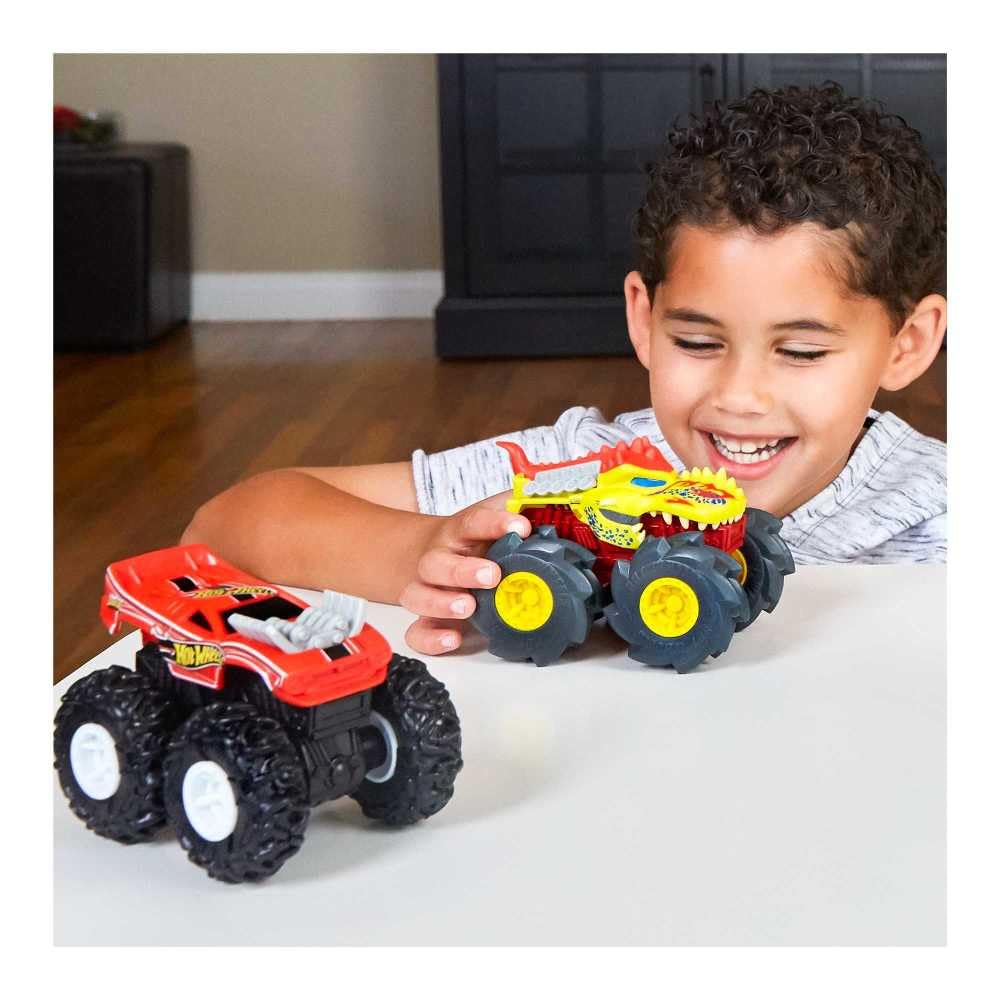 Hot Wheels Monster Trucks Twisted Tredz Vehicles, Creature-Themed 1:43 Scale Toy Truck with Pull-Back Motor & Giant Wheels, Gift for Kids Ages 3…