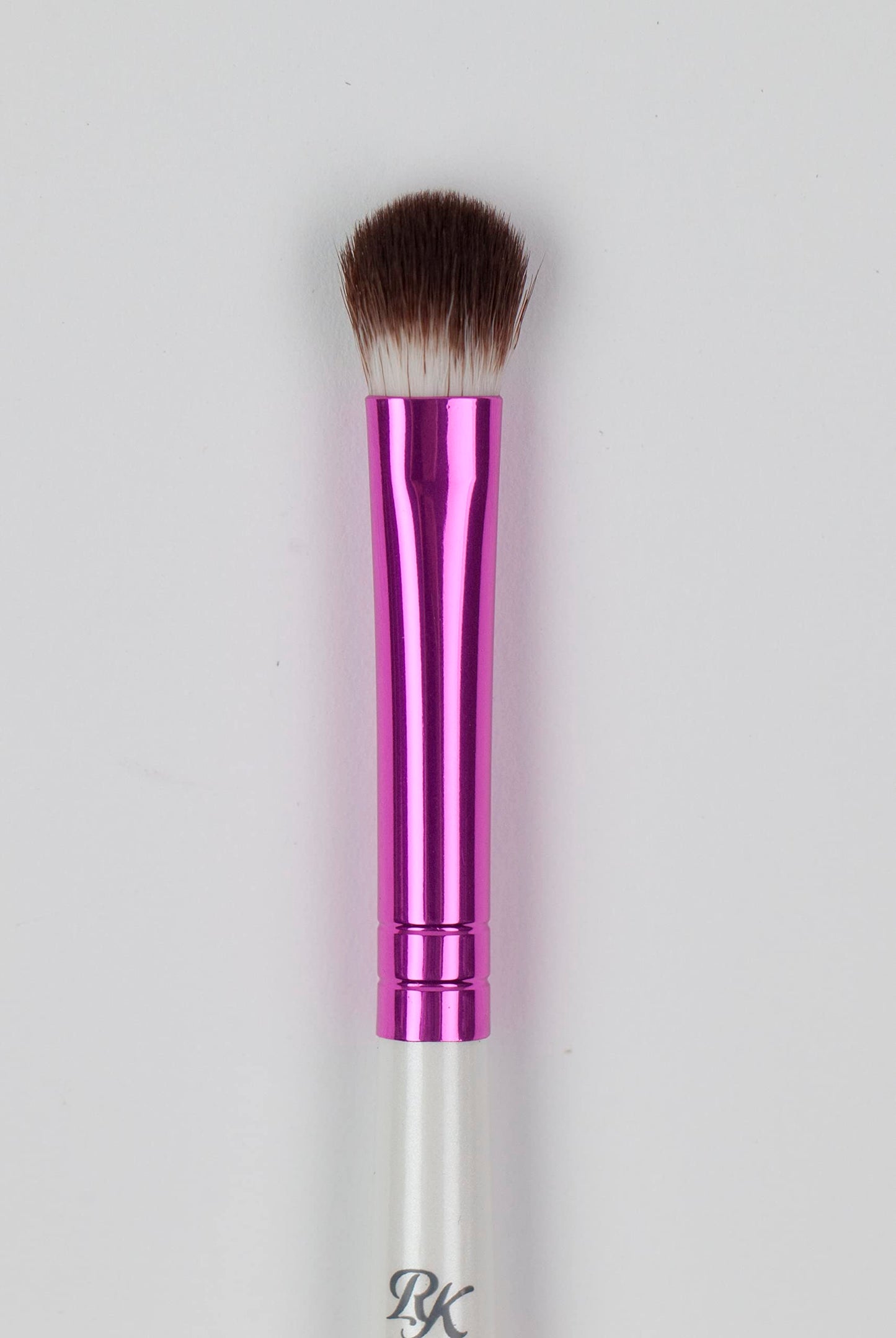 KISS Ruby Kisses Premium Small Eyeshadow Cosmetic Brush, Professional Quality Cruelty Free Make-Up Tool with Soft 100% Synthetic Bristles