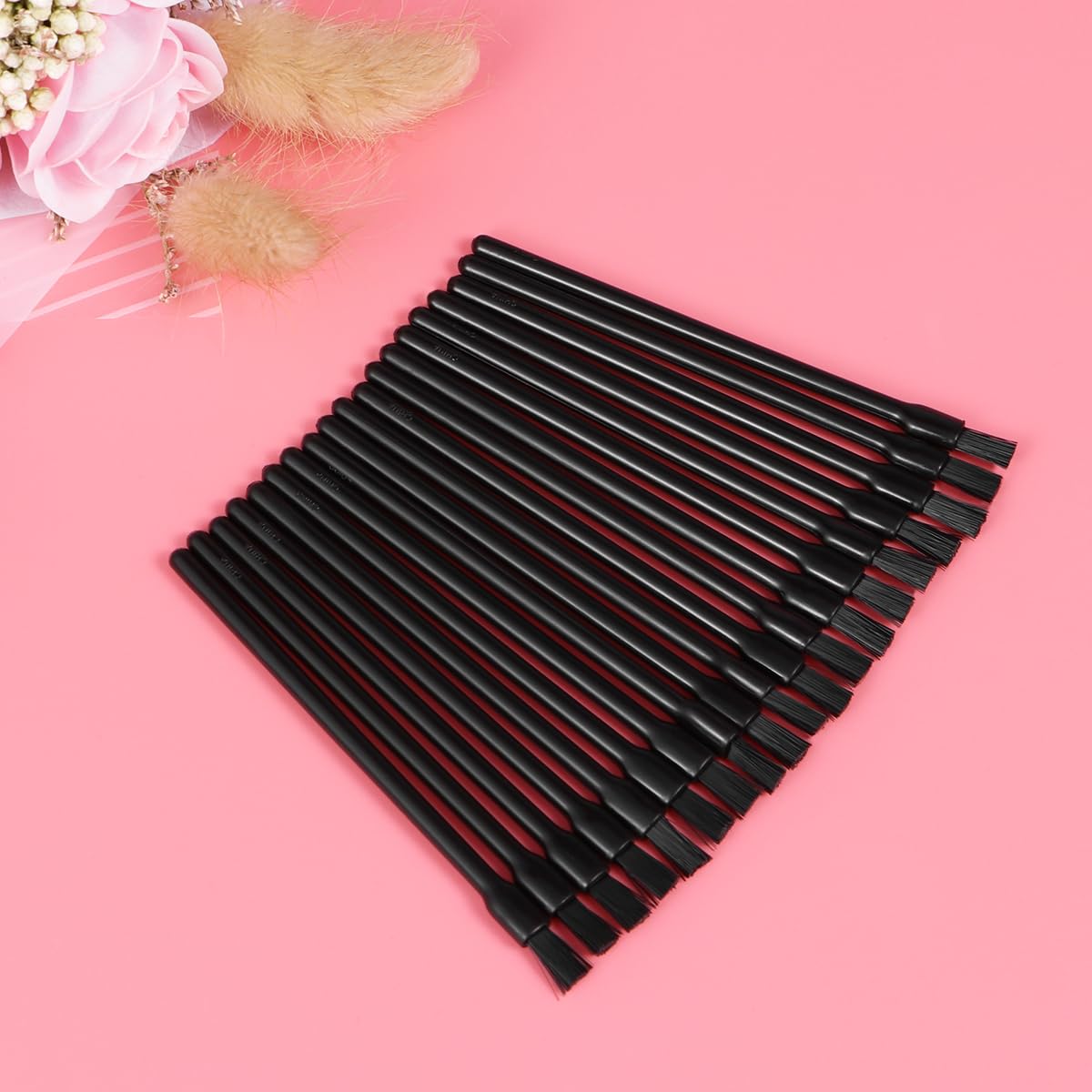 100PCS Disposable Lip Brush Applicator Disposable Lip Gloss Brushes Lipstick Wands Applicator Flat Brush Makeup Cosmetic Tools