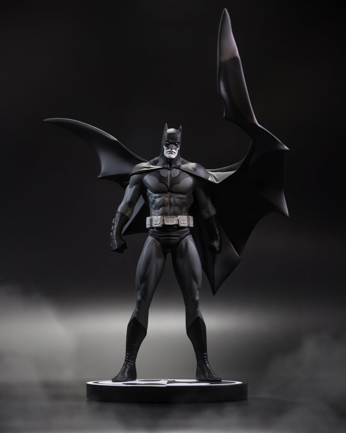 McFarlane Toys - DC Direct Batman by Jorge Jimenez (Batman Black & White) 1:10 Scale Resin Statue