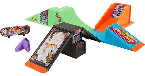 Hot Wheels Skate Arcade Skatepark Playset, Includes Exclusive Tony Hawk-Designed Fingerboard and 1 Pair of Removable Skate Shoes for Kids