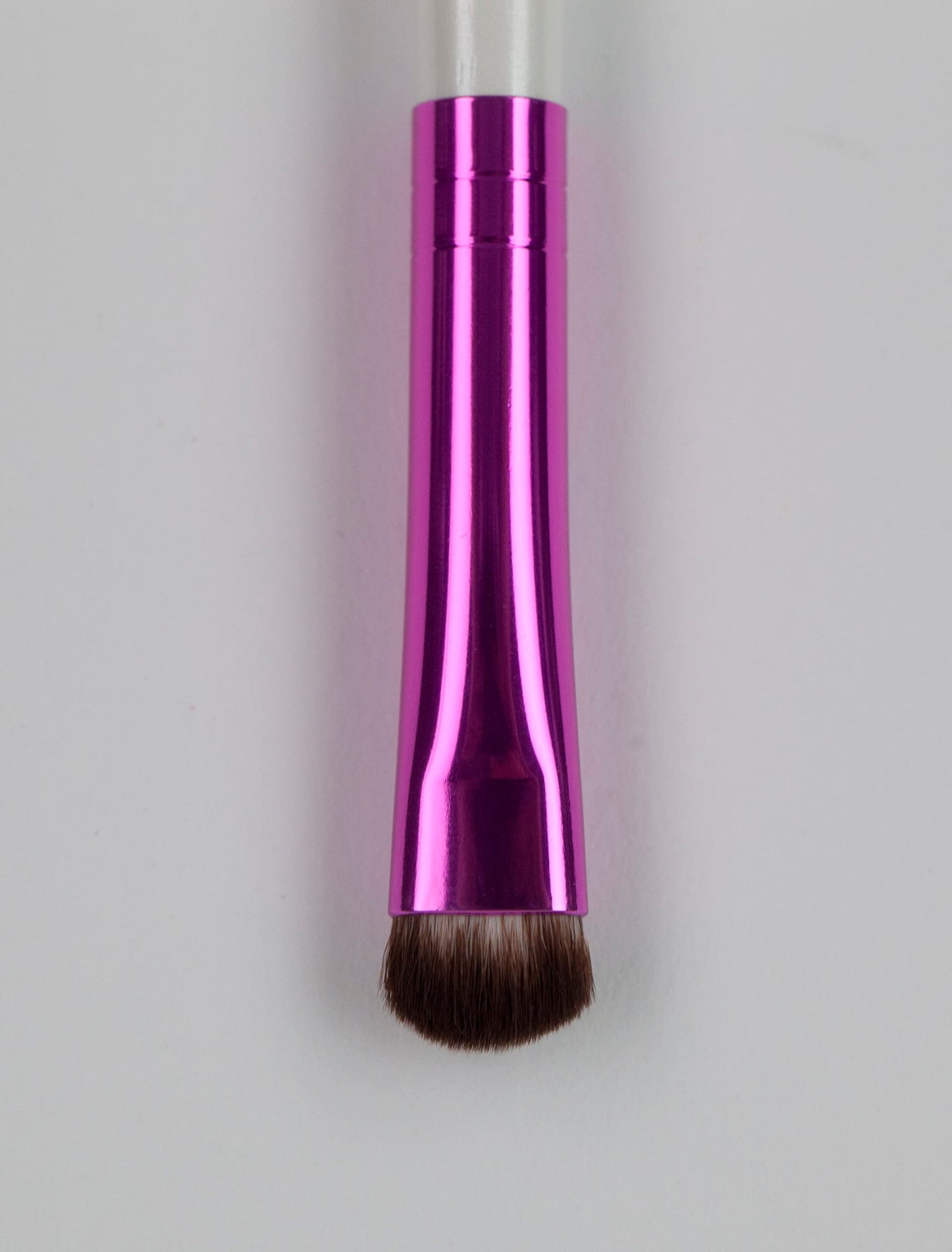 KISS Ruby Kisses Premium C Curve Eyeshadow Cosmetic Brush, Professional Quality Cruelty Free Make-Up Tool with Soft 100% Synthetic Bristles