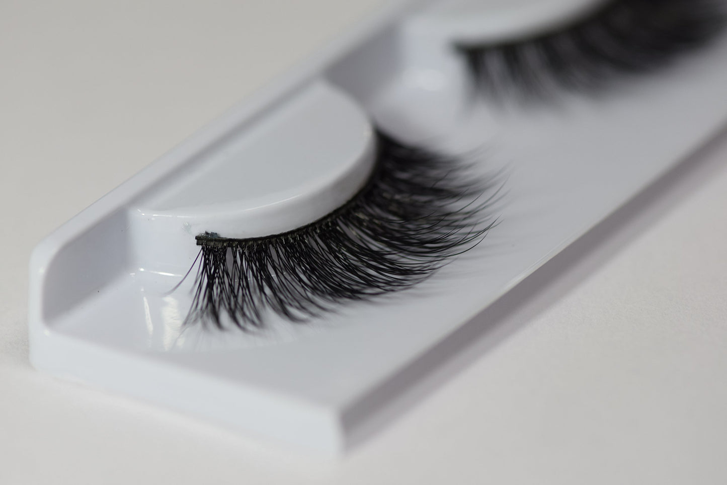 "4 Pairs" Miss 3D Volume Lash M301