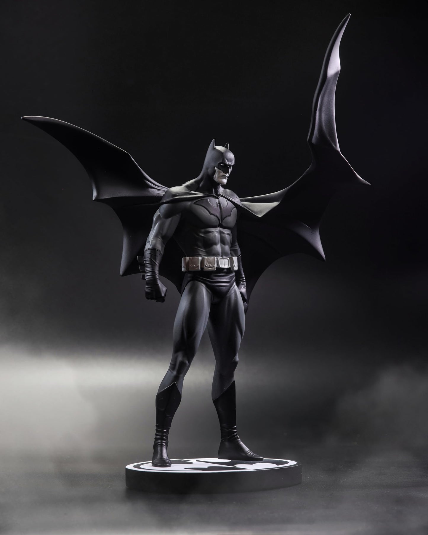 McFarlane Toys - DC Direct Batman by Jorge Jimenez (Batman Black & White) 1:10 Scale Resin Statue