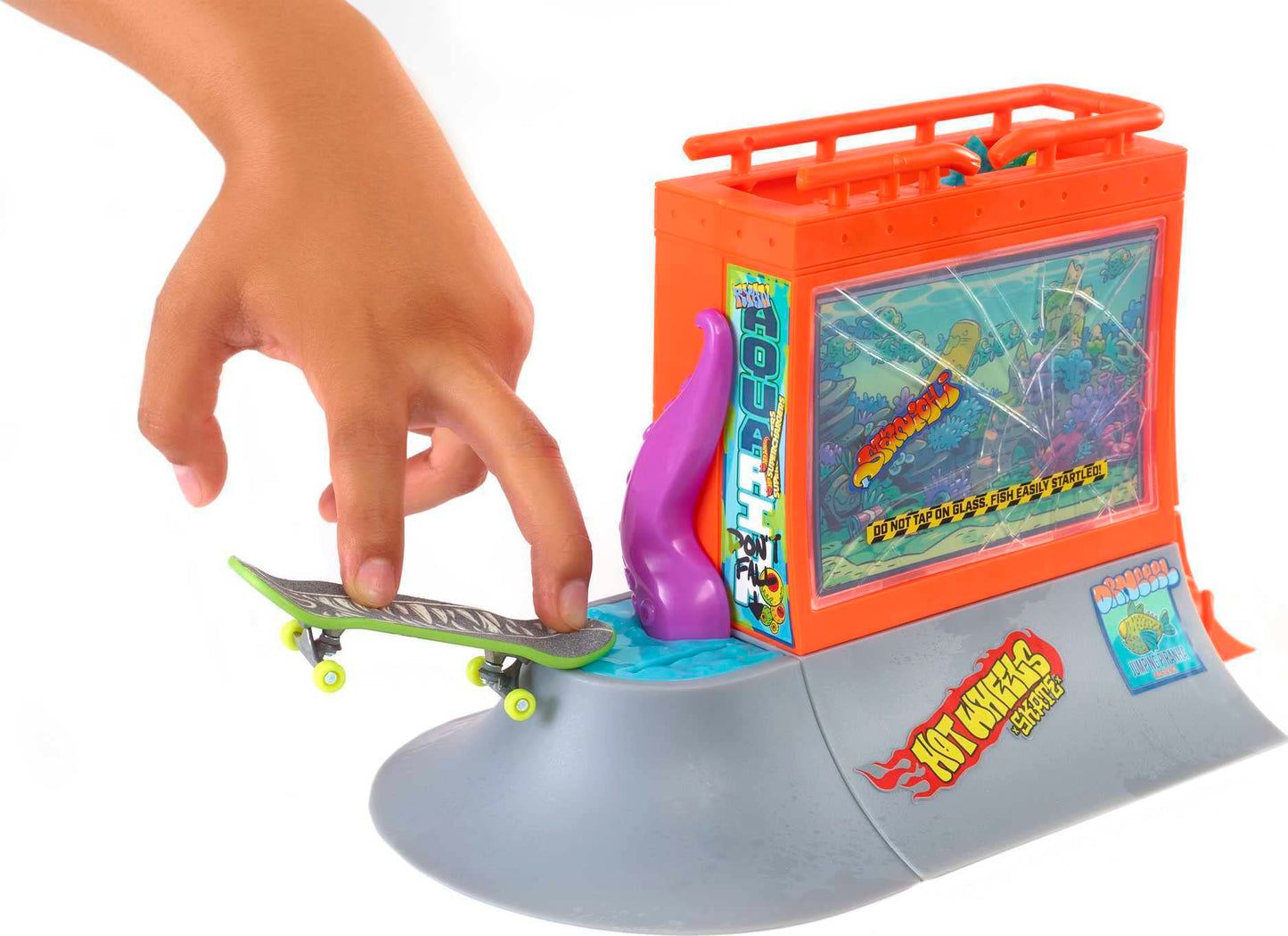 Hot Wheels Skate Aquarium Skatepark Playset Designed with Tony Hawk, Includes Tony Hawk Fingerboard & 1 Pair of Removable Skate Shoes