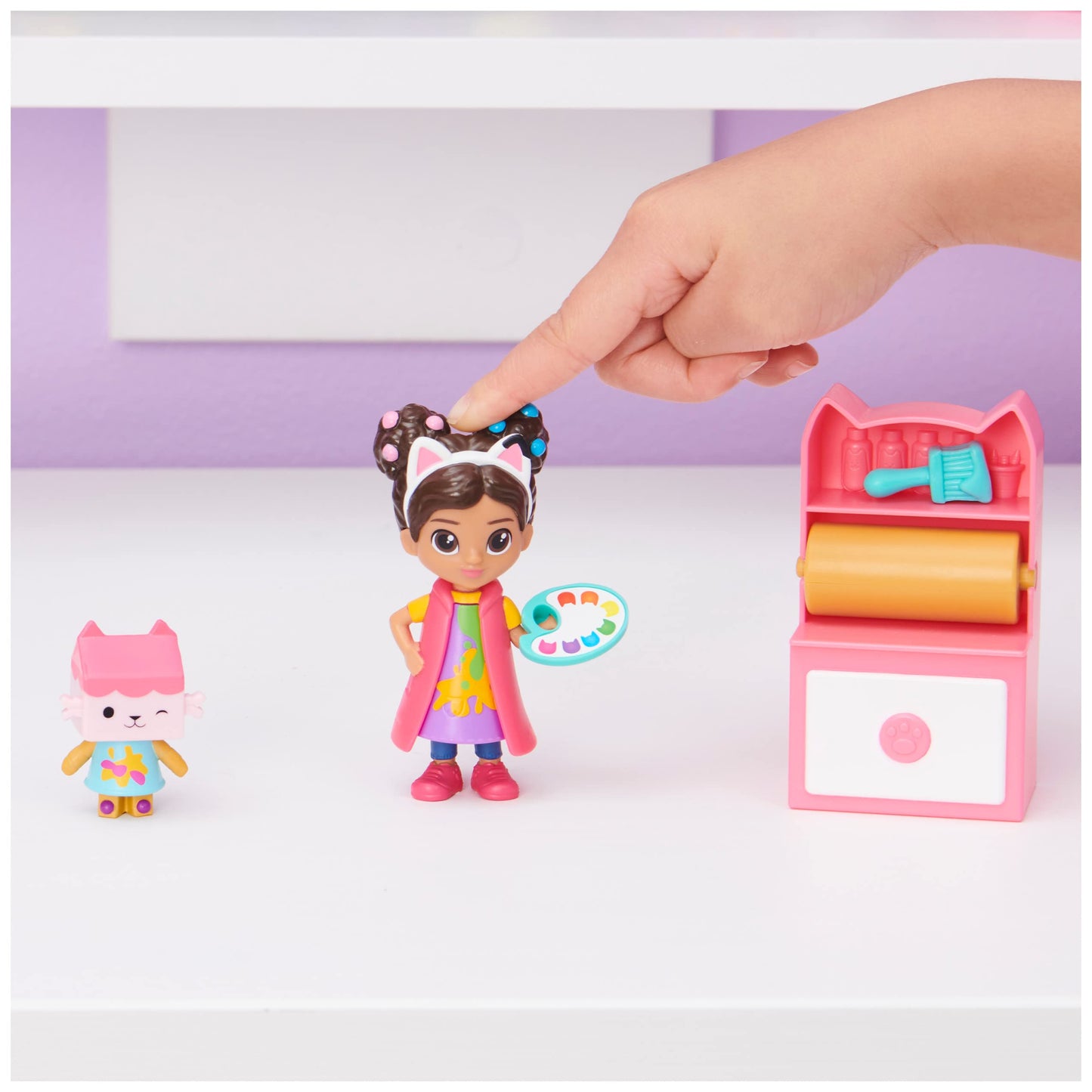 Gabby’s Dollhouse, Art Studio Set with 2 Toy Figures, 2 Accessories, Delivery and Furniture Piece, Kids Toys for Ages 3 and up