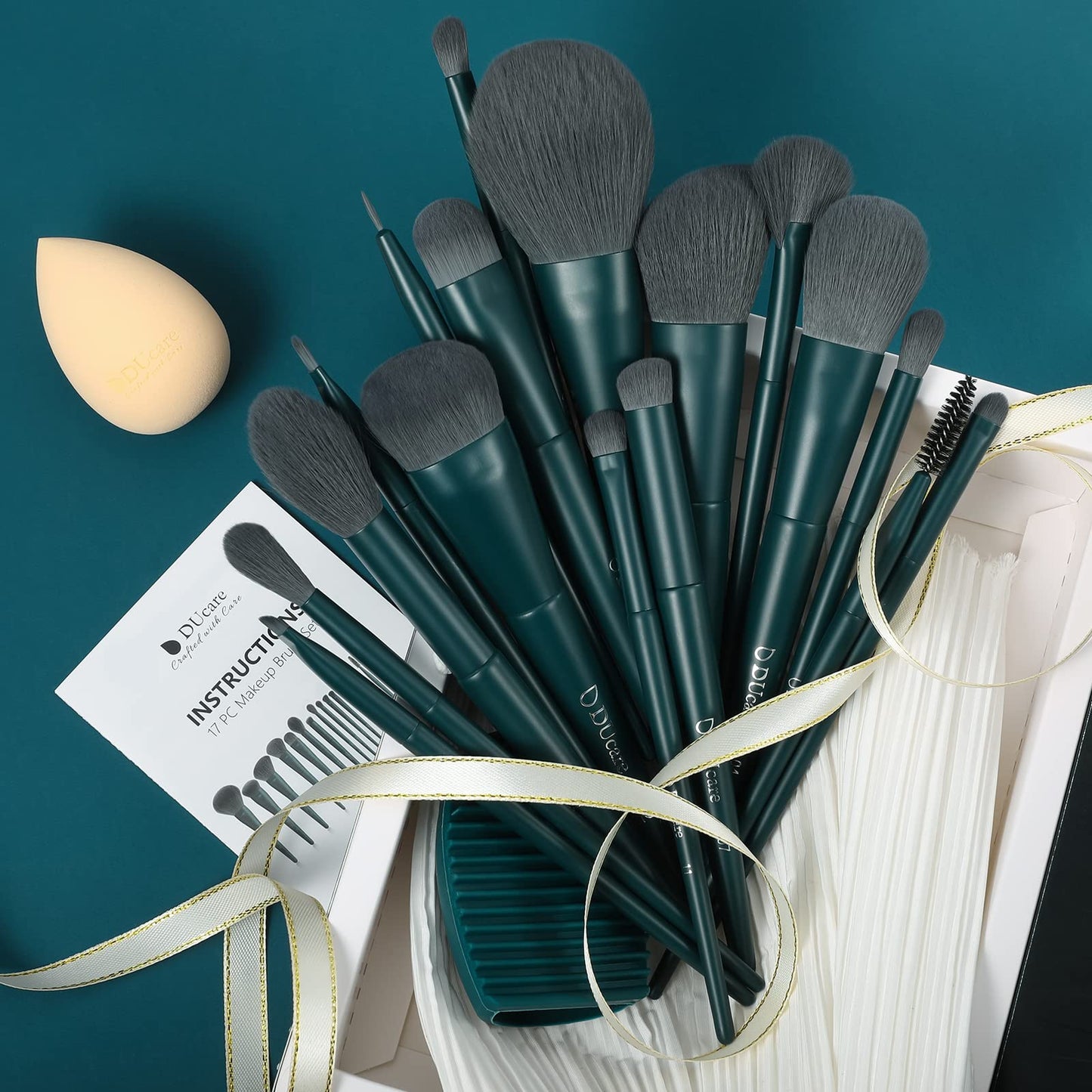 DUcare Christmas Makeup Gift Set 19 Pcs,17pcs Brushes Brush 1pc Cleaning Mat and 1pc Makeup Sponge Professional Face Powder Eye Shadow Powder Liquid
