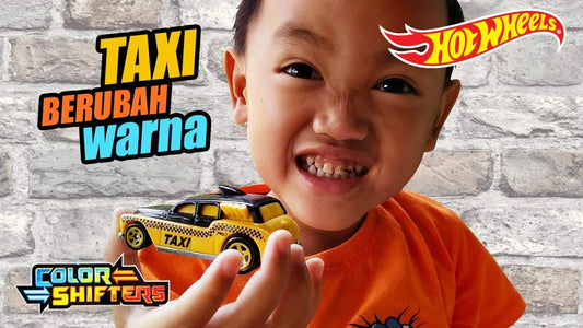 Hot Wheels Color Shifters Cockney Cab II, Black/Yellow