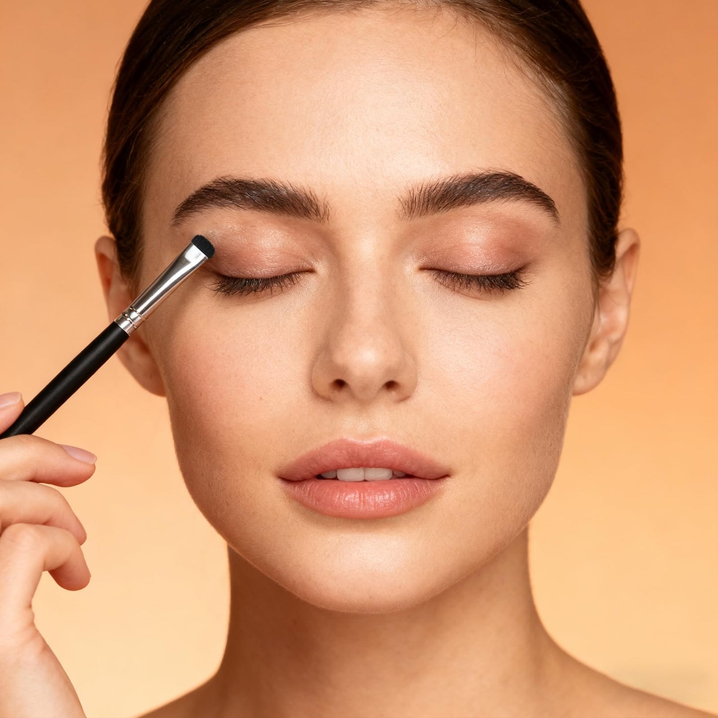 UltraShort Eyeshadow Smudge Brush, Makeup Brush High-End for Creasing & Cat Eye Makeup (E303)